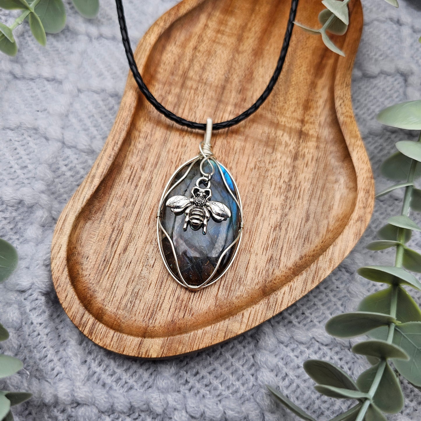 Labradorite & Bee Pendant | Jewelry Wire | Gemstone Necklace