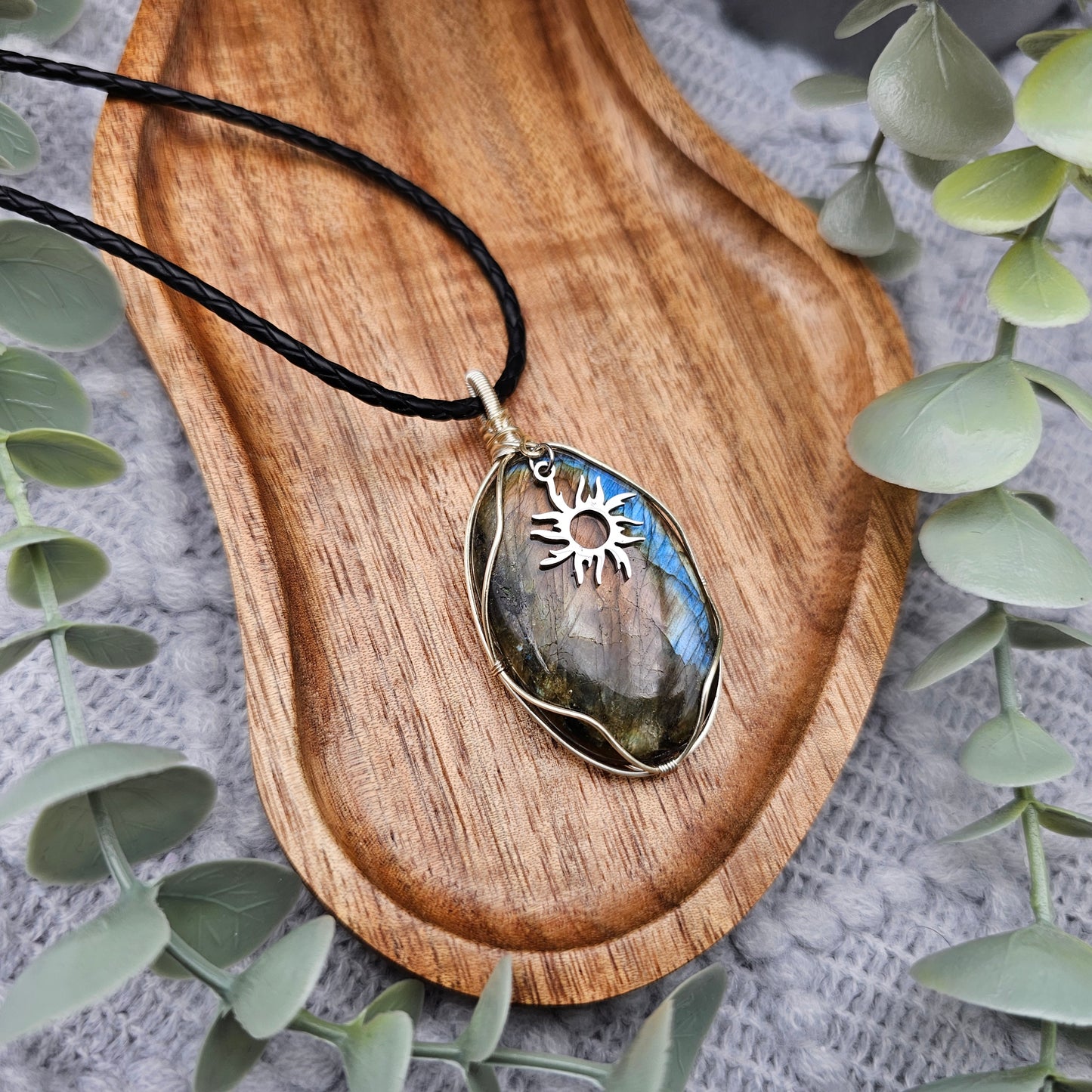 Labradorite & Sun Pendant | Jewelry Wire | Gemstone Necklace