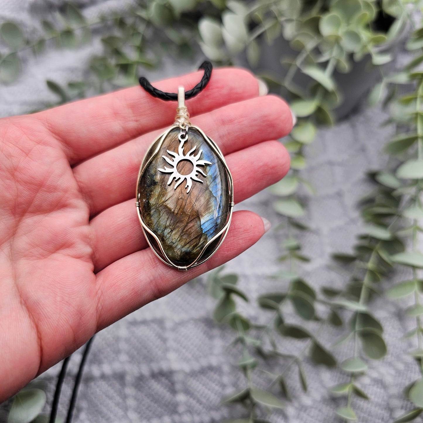 Labradorit & Sonne Anhänger | Schmuckdraht | Edelstein Halskette