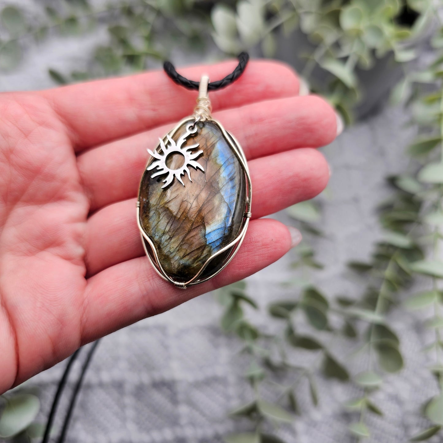 Labradorit & Sonne Anhänger | Schmuckdraht | Edelstein Halskette