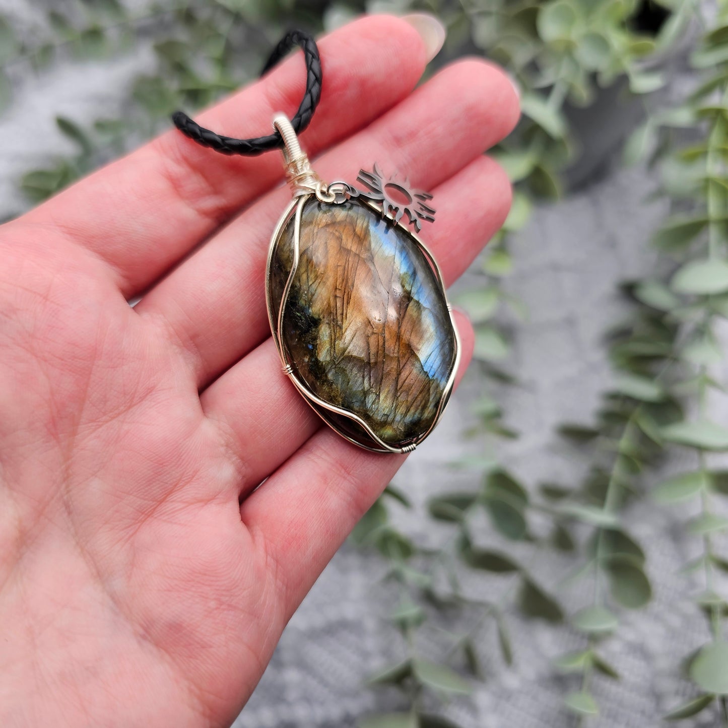 Labradorit & Sonne Anhänger | Schmuckdraht | Edelstein Halskette