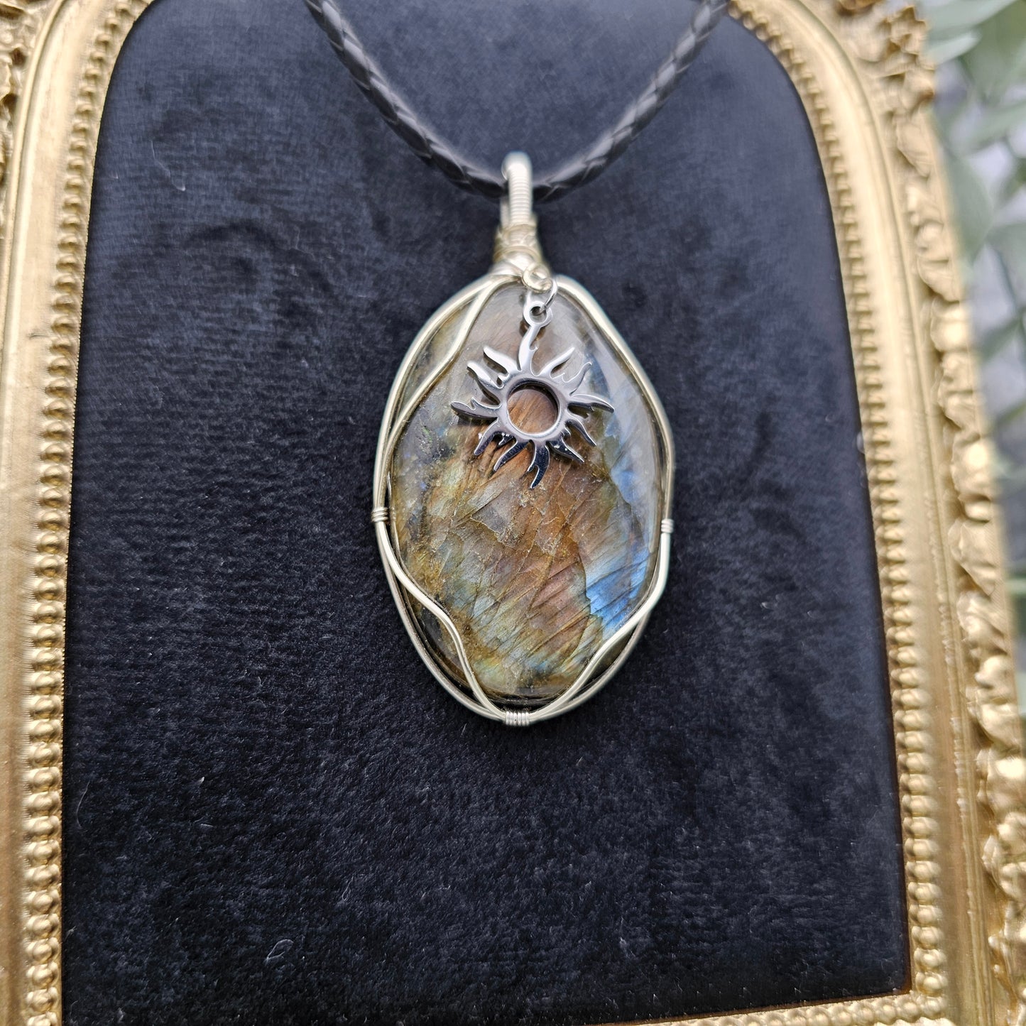 Labradorit & Sonne Anhänger | Schmuckdraht | Edelstein Halskette