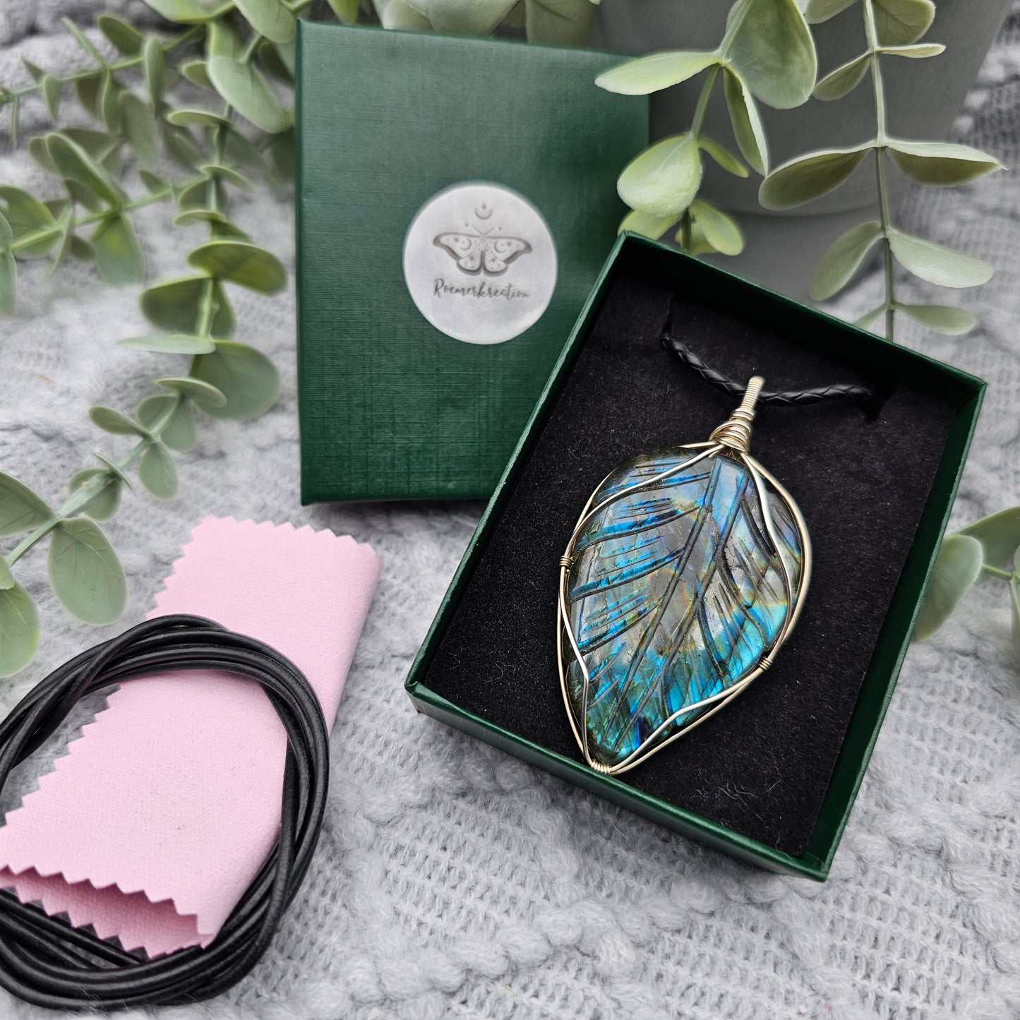 Labradorit graviert Anhänger | 925er Silber | Edelstein Halskette