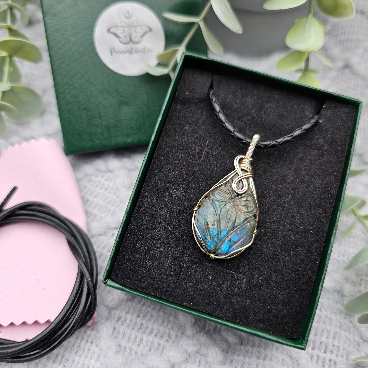 Labradorit graviert Anhänger | 925er Silber | Edelstein Halskette