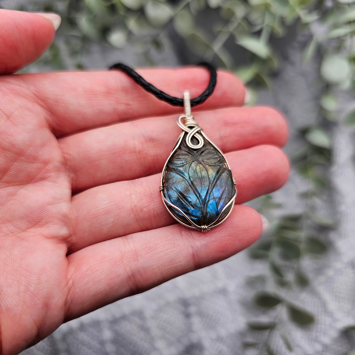 Labradorit graviert Anhänger | 925er Silber | Edelstein Halskette