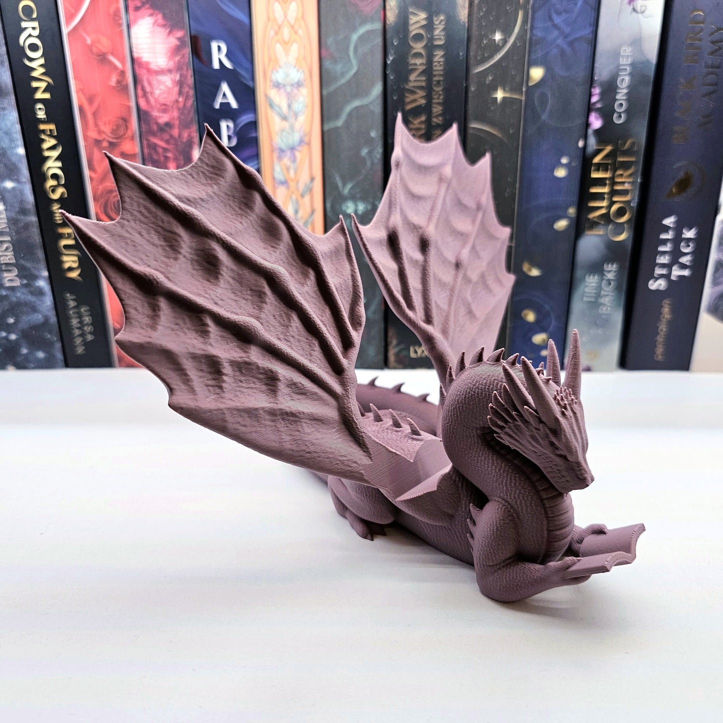 Accountant Dragon Reading | Cozy Colors Color Selection | Various Sizes | 3D Print | Stand for Books E-Readers Tablets