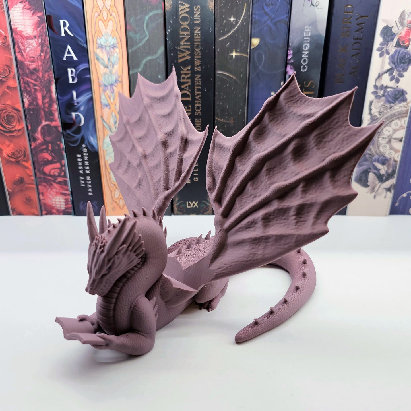 Accountant Dragon Reading | Cozy Colors Color Selection | Various Sizes | 3D Print | Stand for Books E-Readers Tablets