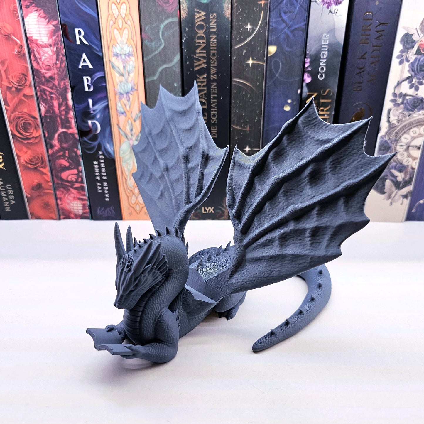 Accountant Dragon Reading | Cozy Colors Color Selection | Various Sizes | 3D Print | Stand for Books E-Readers Tablets