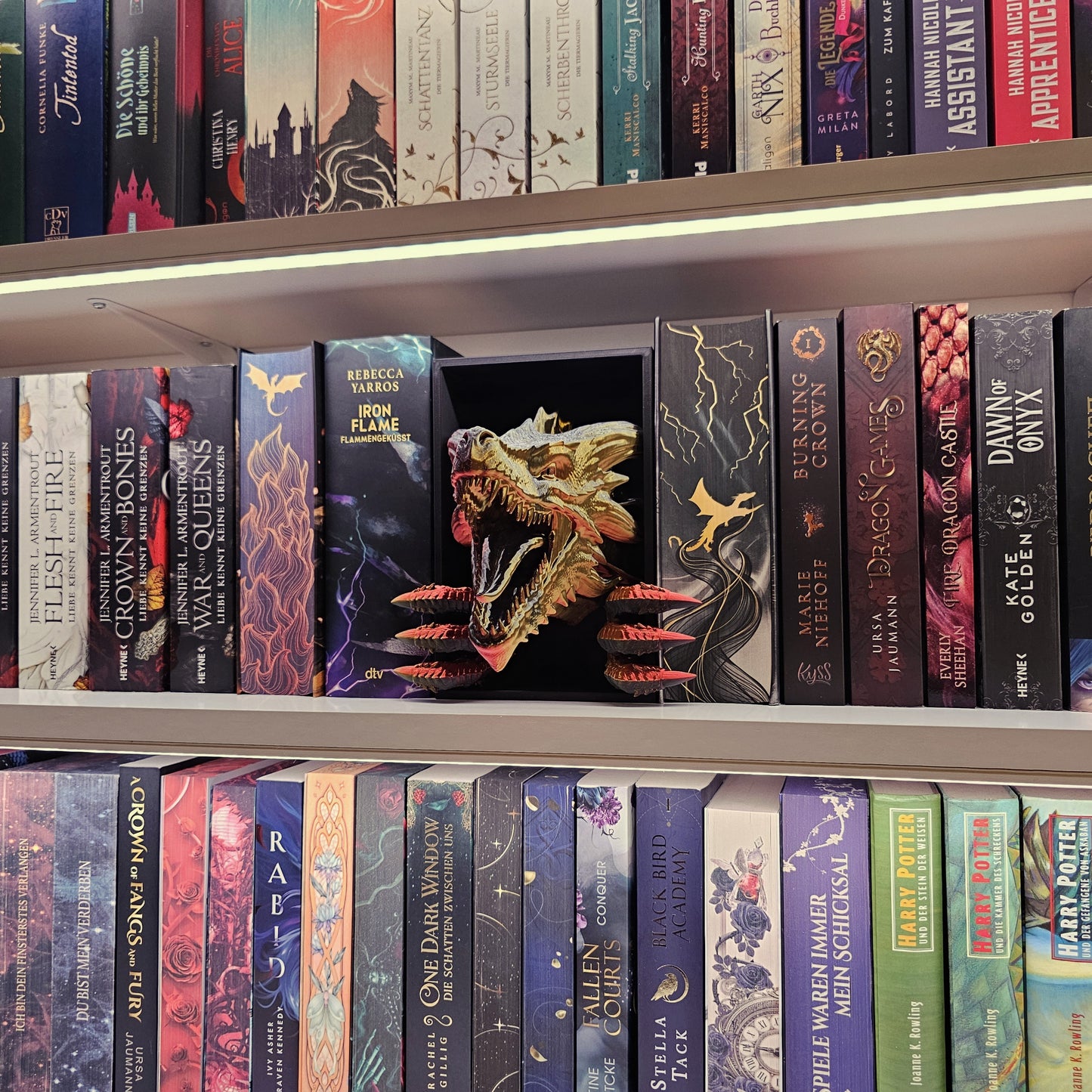 Book Nook Awakening Drache Rot/Schwarz/Gold glänzend | 3D Druck | Buchstütze | Dekoration Bücherregal