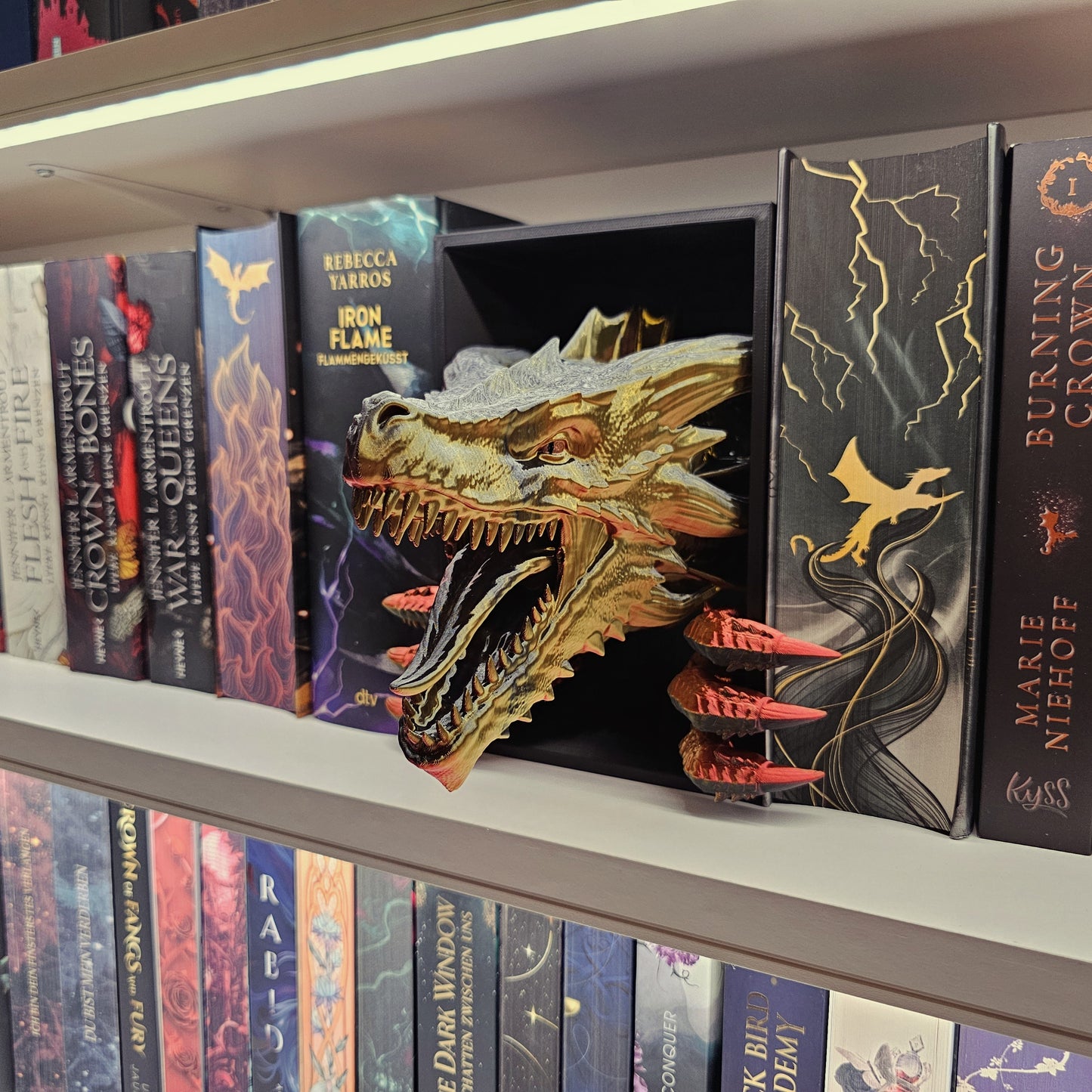 Book Nook Awakening Drache Rot/Schwarz/Gold glänzend | 3D Druck | Buchstütze | Dekoration Bücherregal
