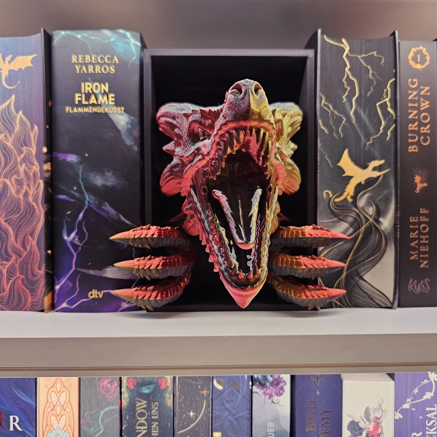 Book Nook Awakening Drache Rot/Schwarz/Gold glänzend | 3D Druck | Buchstütze | Dekoration Bücherregal