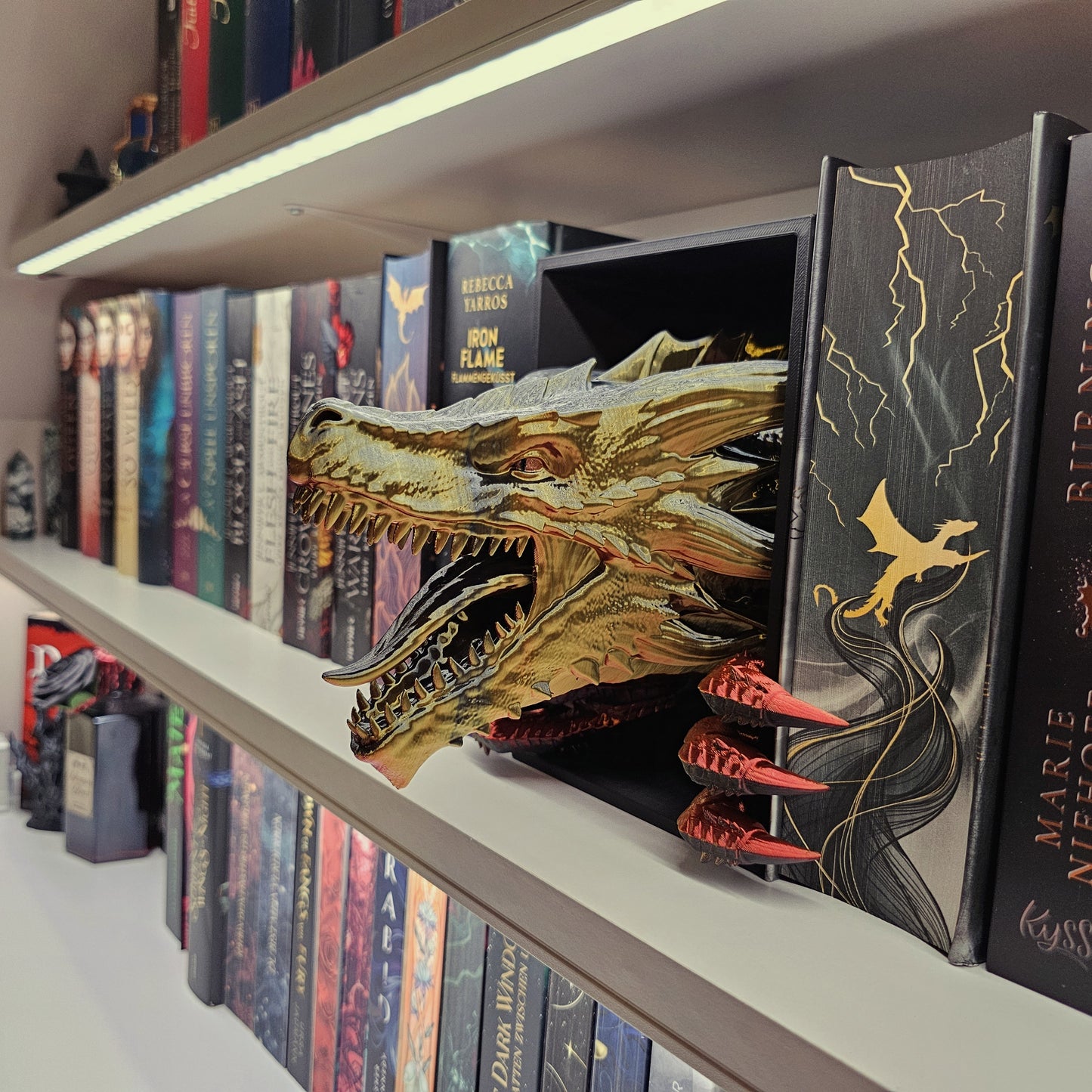 Book Nook Awakening Drache Rot/Schwarz/Gold glänzend | 3D Druck | Buchstütze | Dekoration Bücherregal