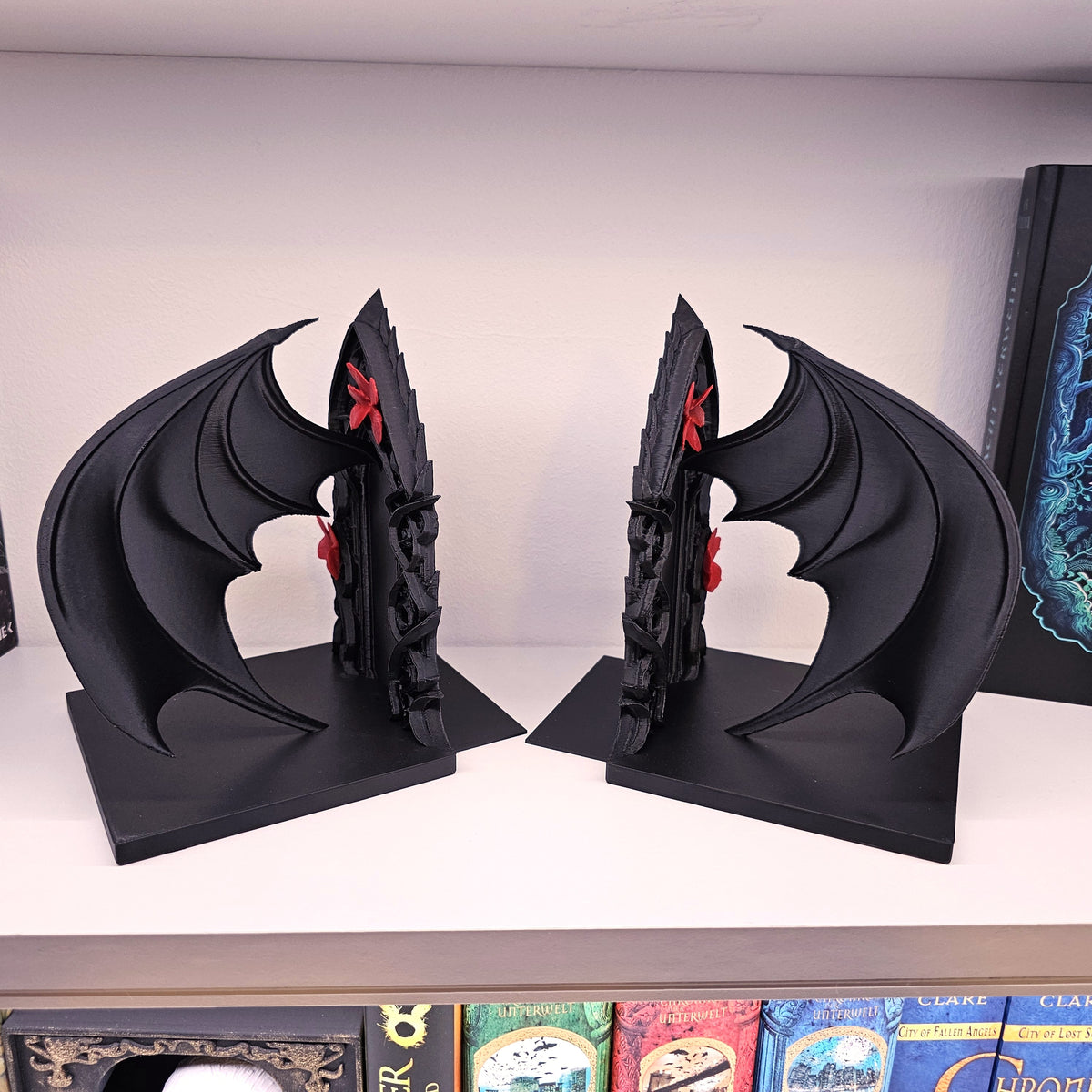 Buchstützen Flügel und Blüten Set Schwarz | Buchhalter