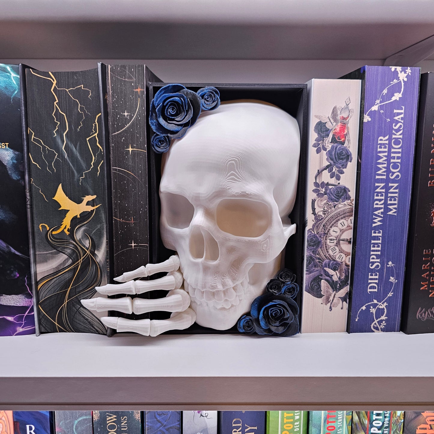 Book Nook Skull with Roses Large Color Selection | 3D Print | Bookend | Bookshelf Decoration