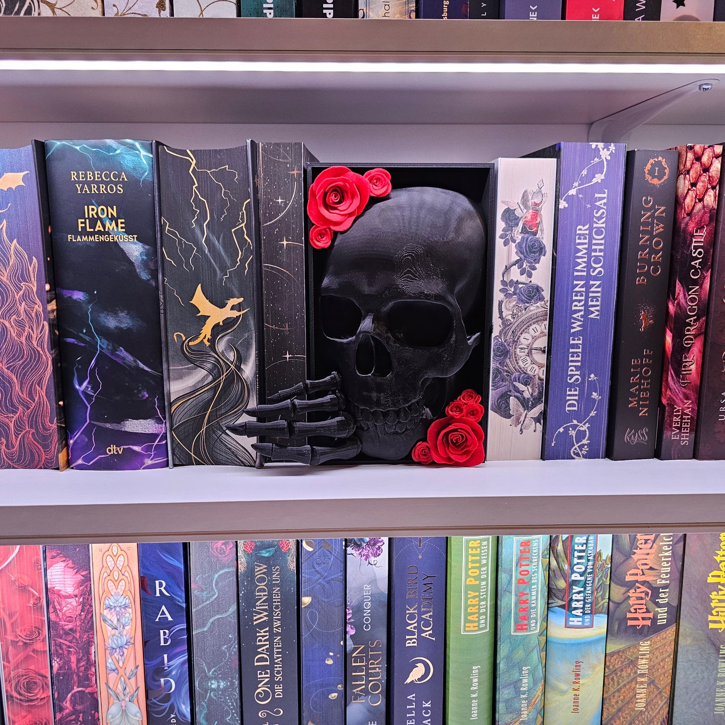 Book Nook Skull with Roses Large Color Selection | 3D Print | Bookend | Bookshelf Decoration