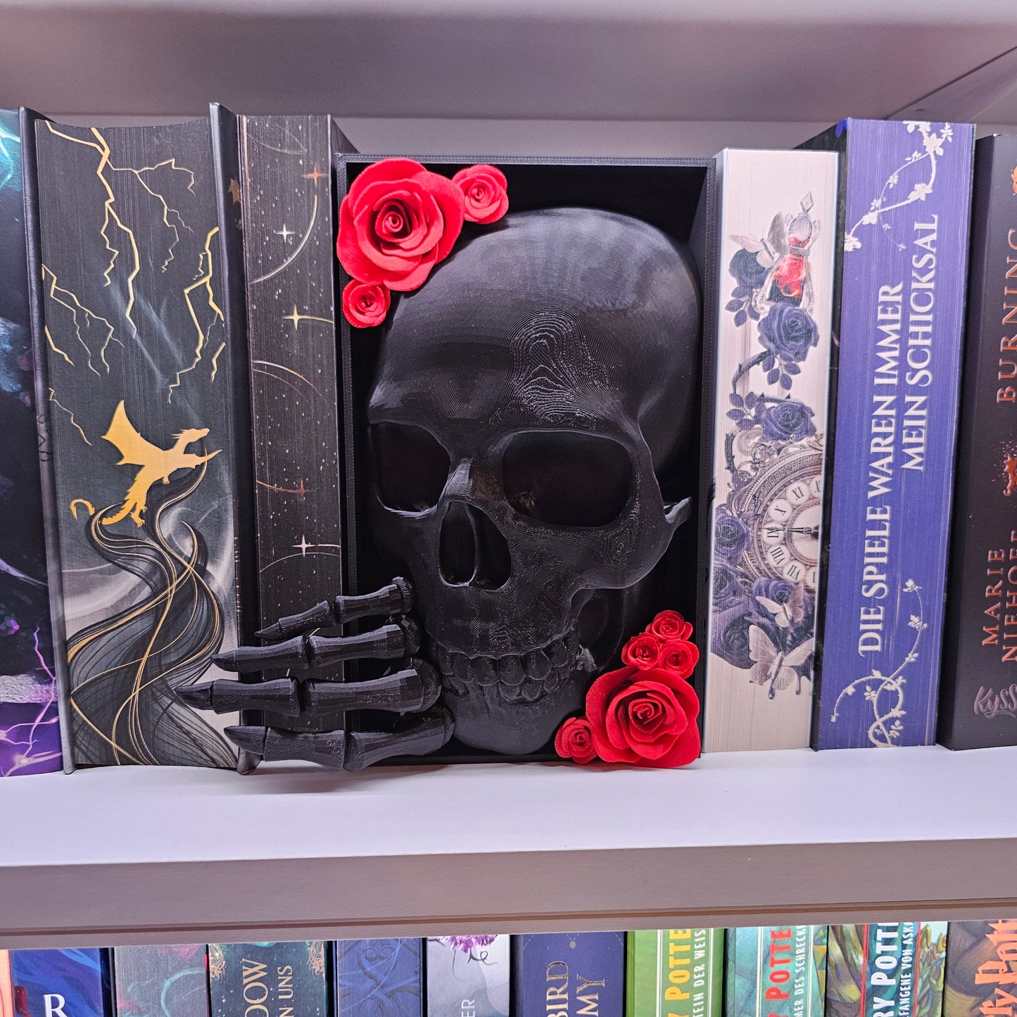 Book Nook Skull with Roses Large Color Selection | 3D Print | Bookend | Bookshelf Decoration