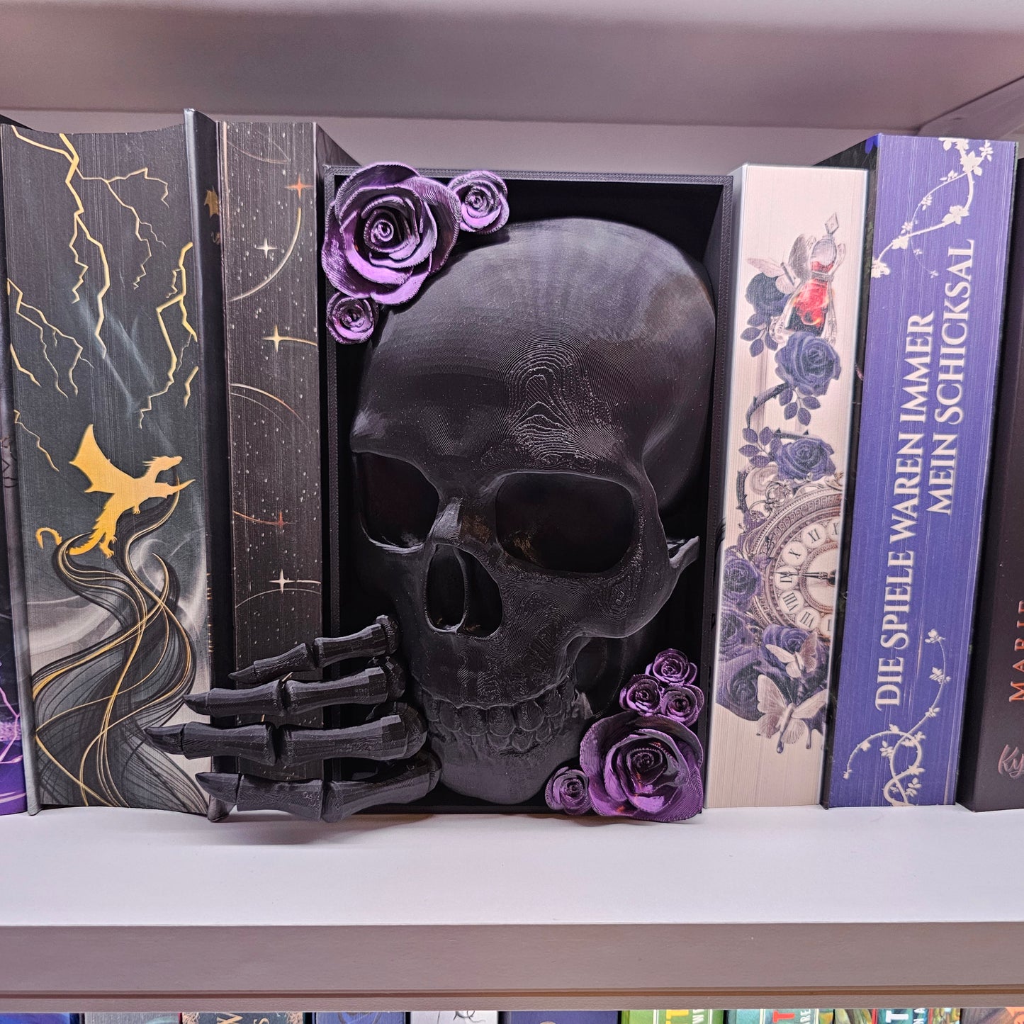 Book Nook Skull with Roses Large Color Selection | 3D Print | Bookend | Bookshelf Decoration
