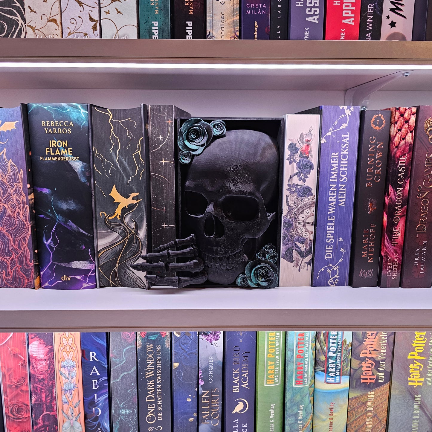 Book Nook Skull with Roses Large Color Selection | 3D Print | Bookend | Bookshelf Decoration