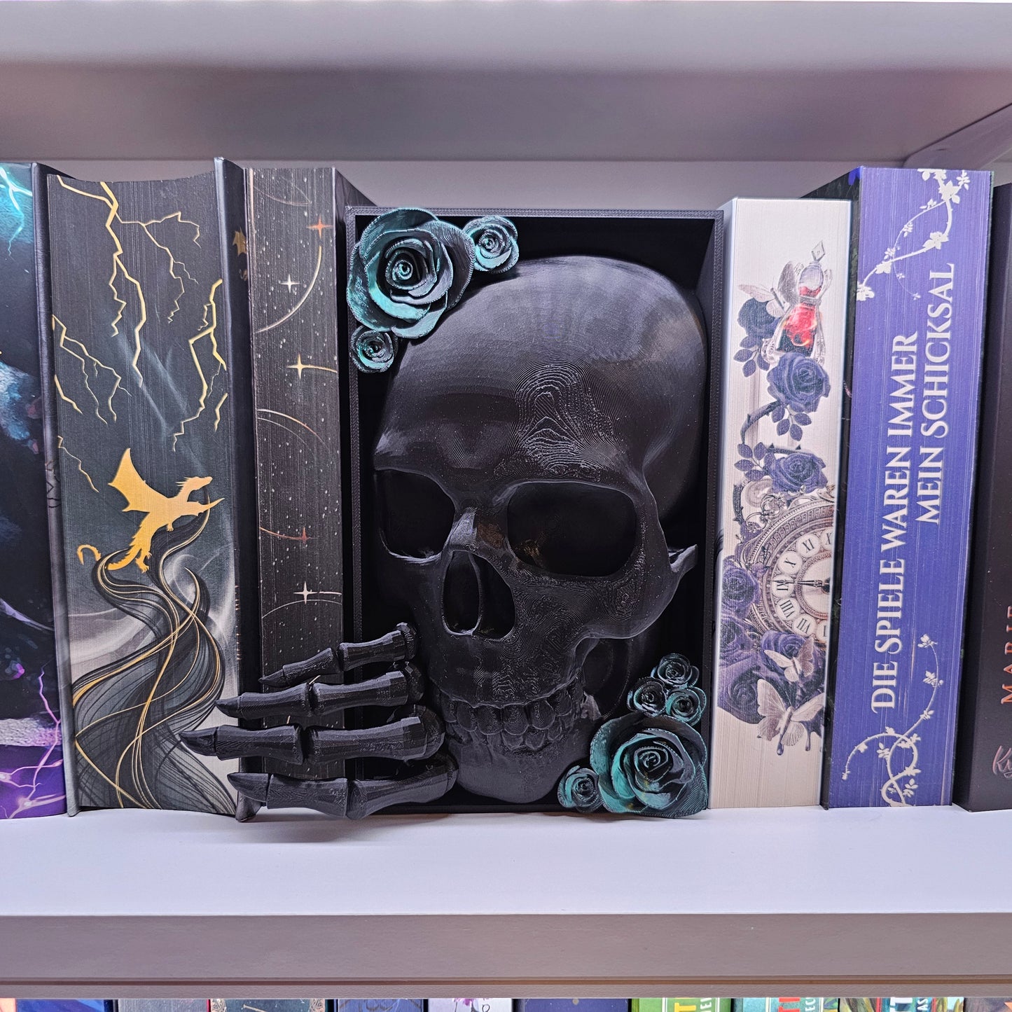 Book Nook Skull with Roses Large Color Selection | 3D Print | Bookend | Bookshelf Decoration