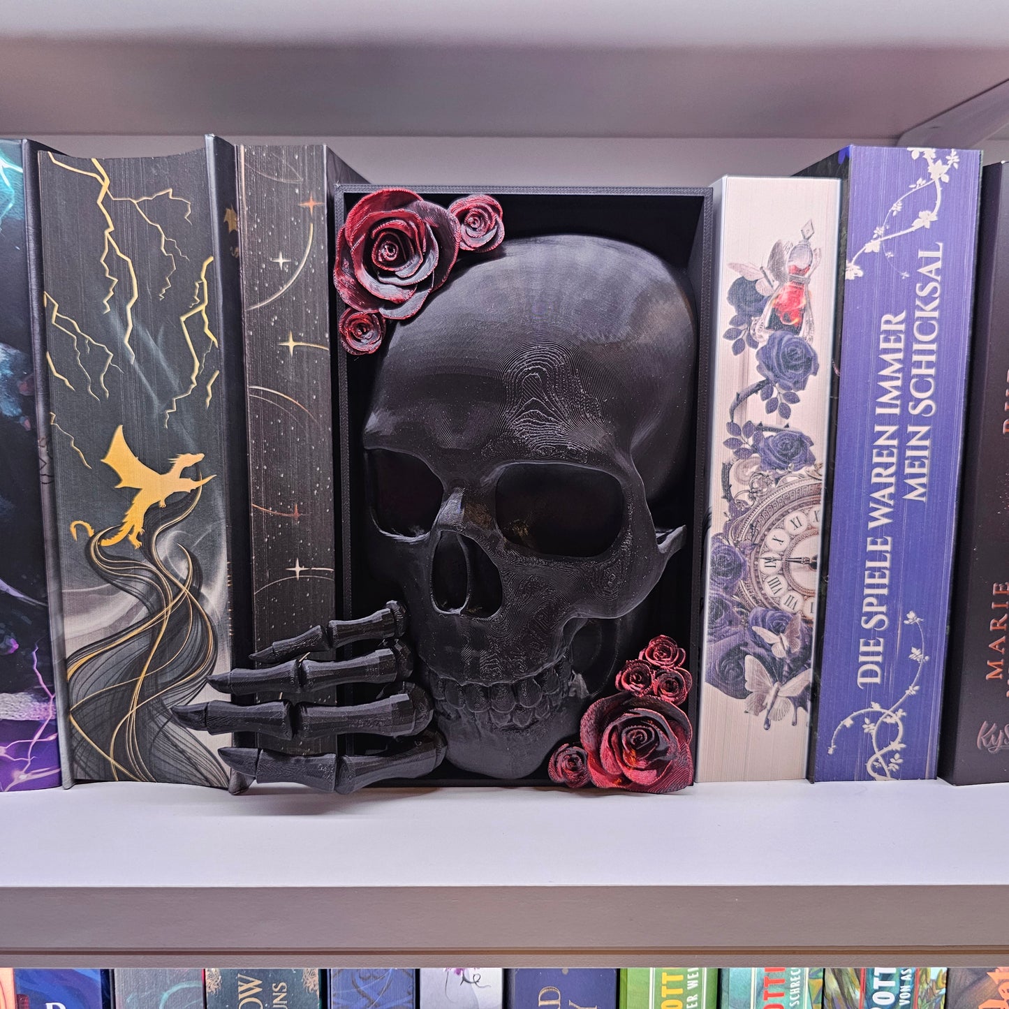 Book Nook Skull with Roses Large Color Selection | 3D Print | Bookend | Bookshelf Decoration
