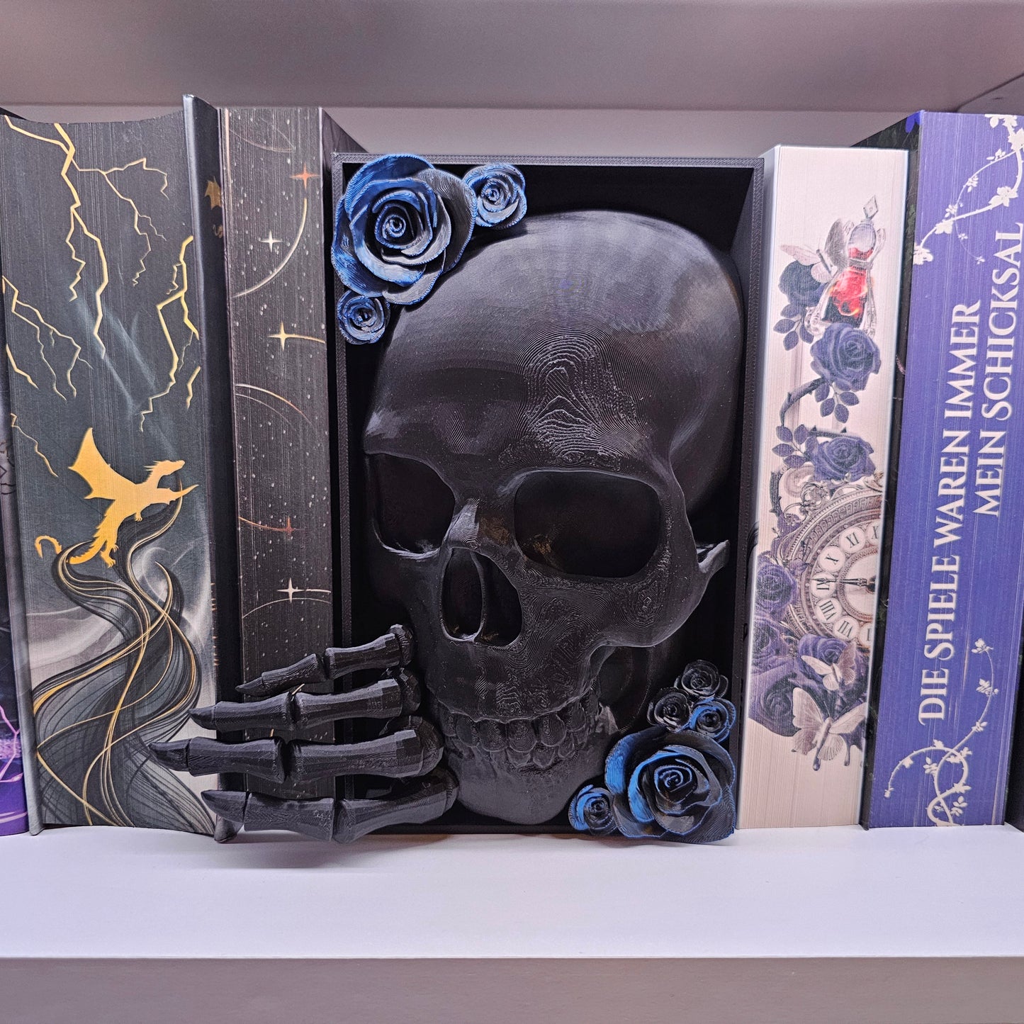 Book Nook Skull with Roses Large Color Selection | 3D Print | Bookend | Bookshelf Decoration