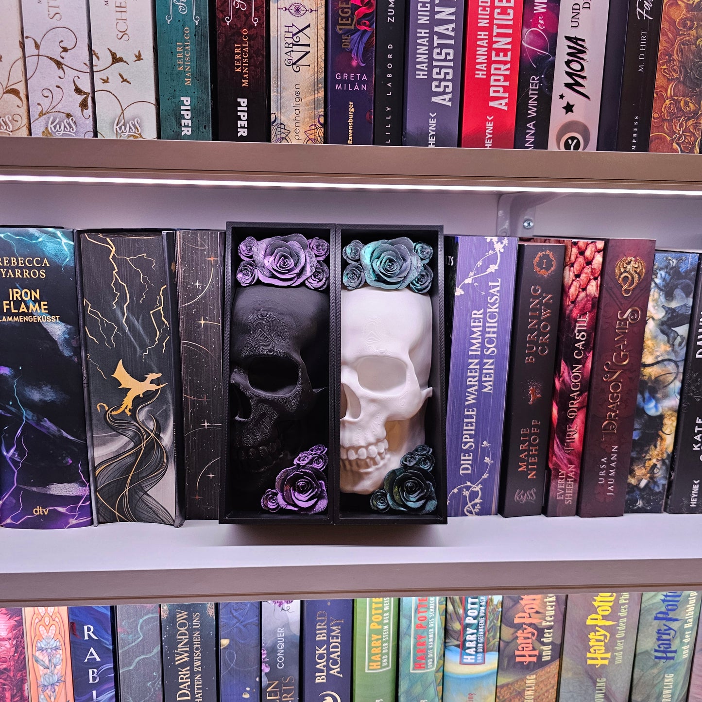 Book Nook Skull with Roses Small Color Selection | 3D Print | Bookend | Bookshelf Decoration