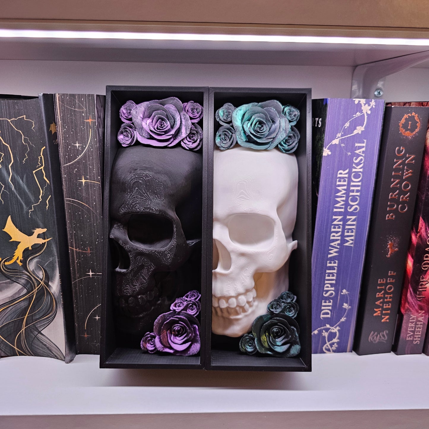 Book Nook Skull with Roses Small Color Selection | 3D Print | Bookend | Bookshelf Decoration
