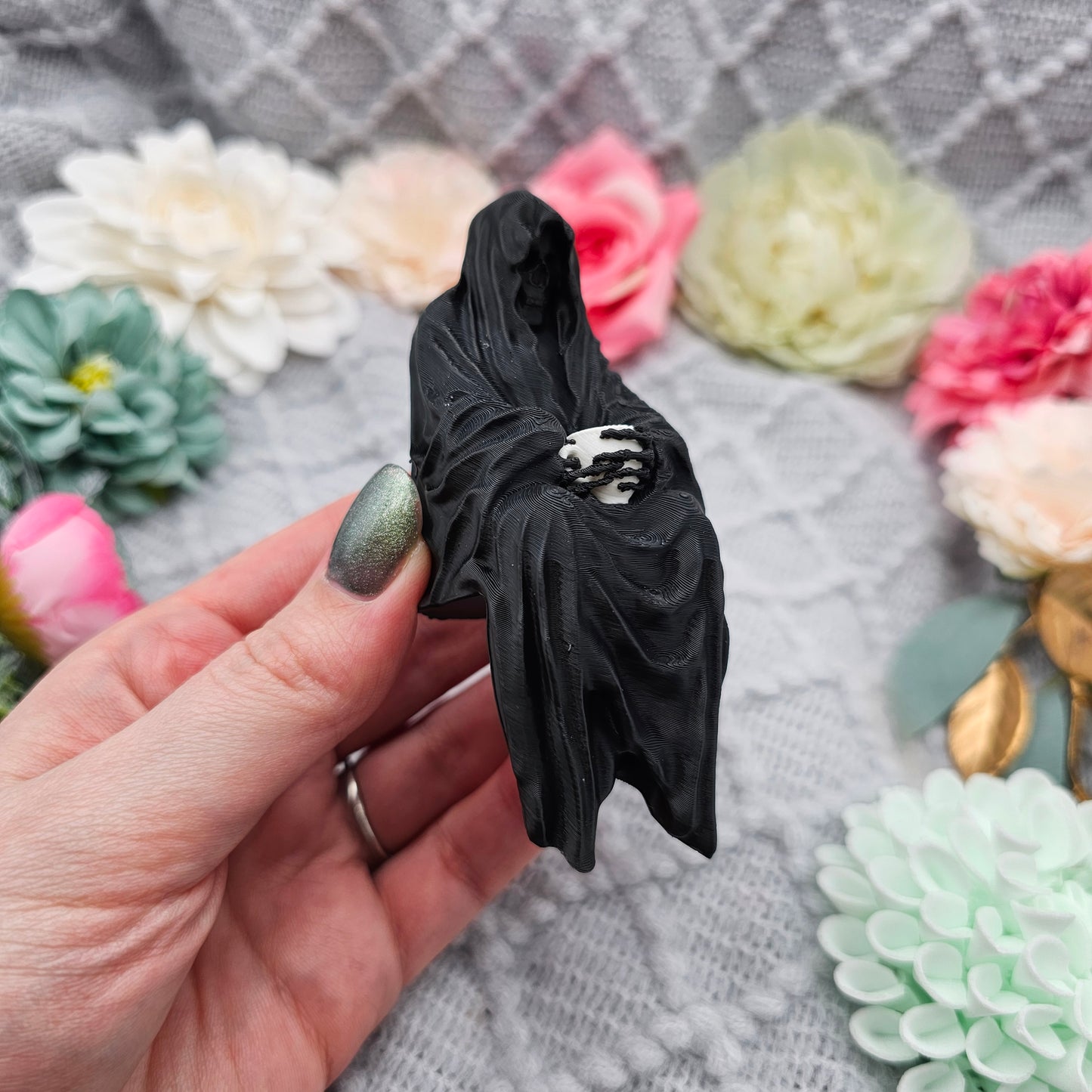 Regaldeko Sitting Reaper with Cup Black | 3D Print