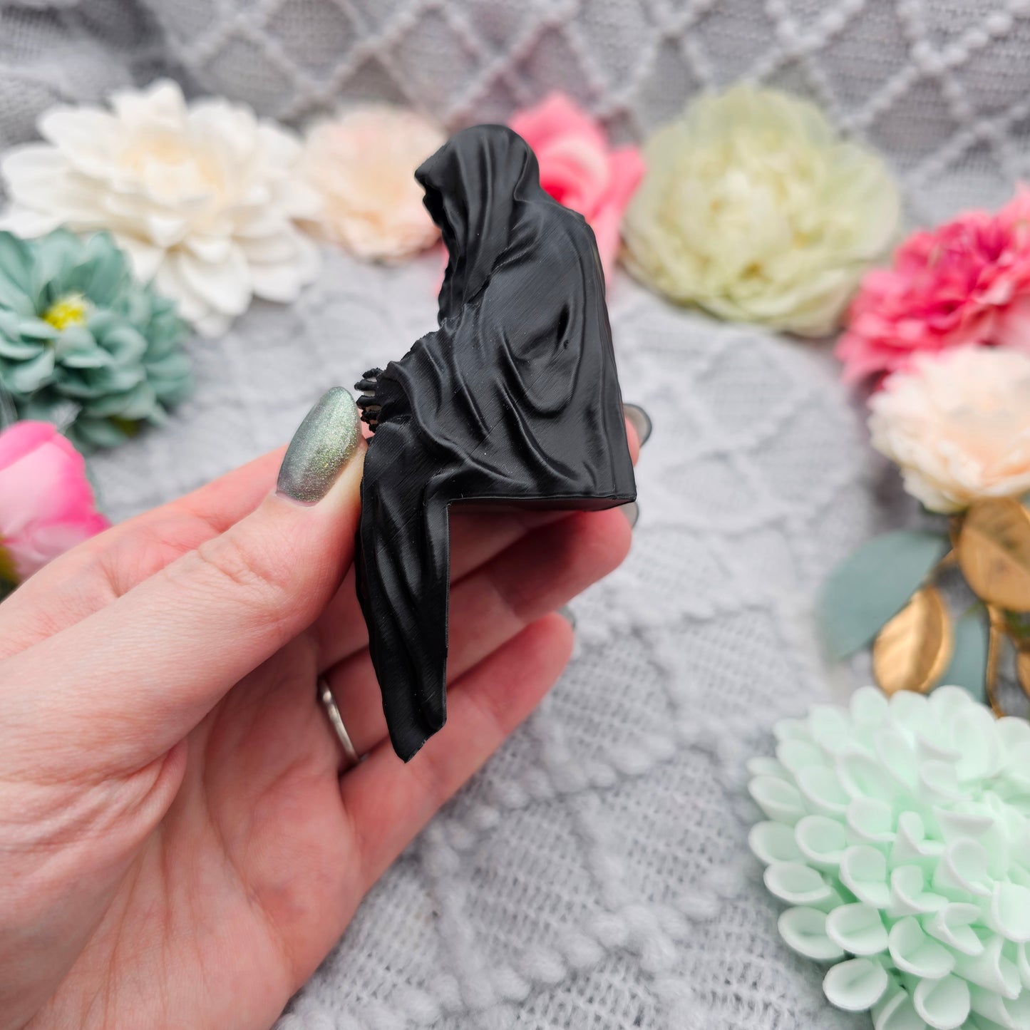 Regaldeko Sitting Reaper with Cup Black | 3D Print
