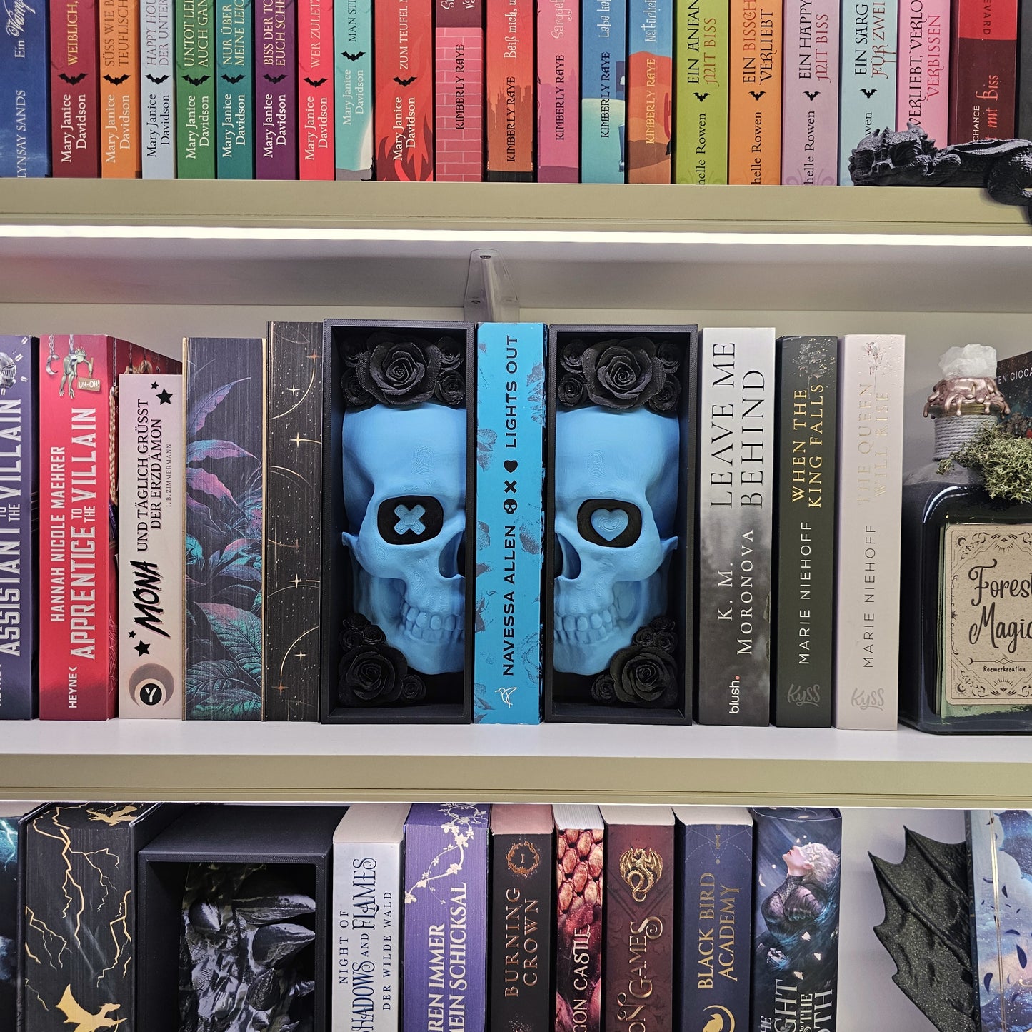 Book Nook LO Edition Skull with Roses Black/Blue Set/Single | 3D Print | Bookend | Bookshelf Decoration