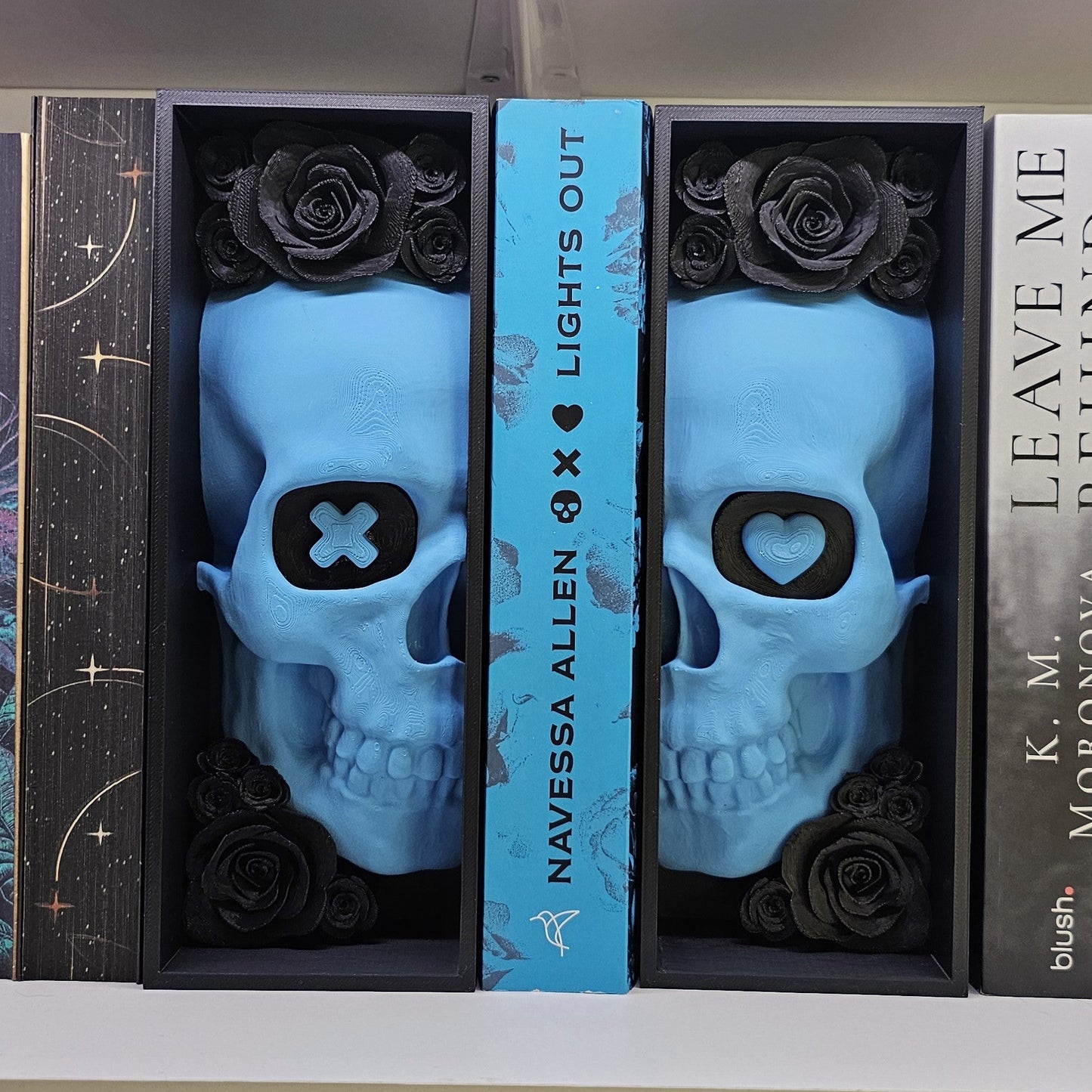 Book Nook LO Edition Skull with Roses Black/Blue Set/Single | 3D Print | Bookend | Bookshelf Decoration