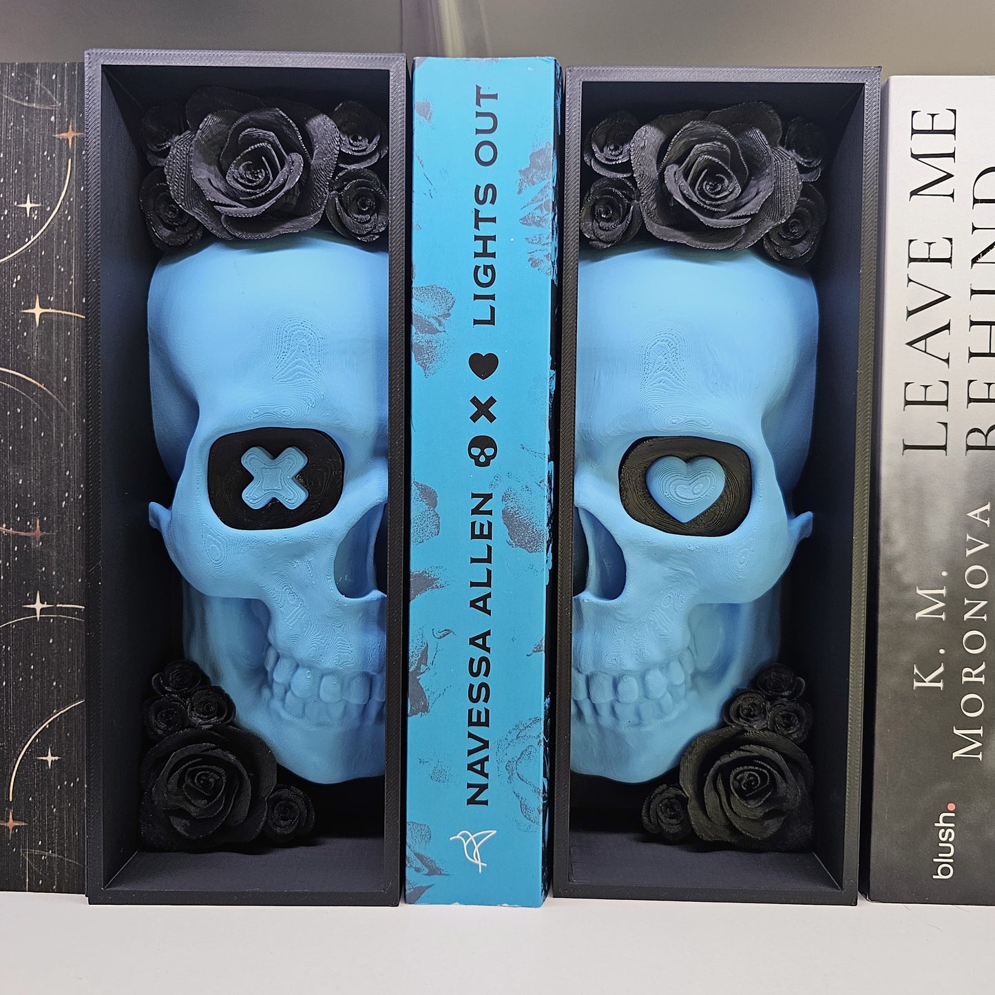 Book Nook LO Edition Skull with Roses Black/Blue Set/Single | 3D Print | Bookend | Bookshelf Decoration
