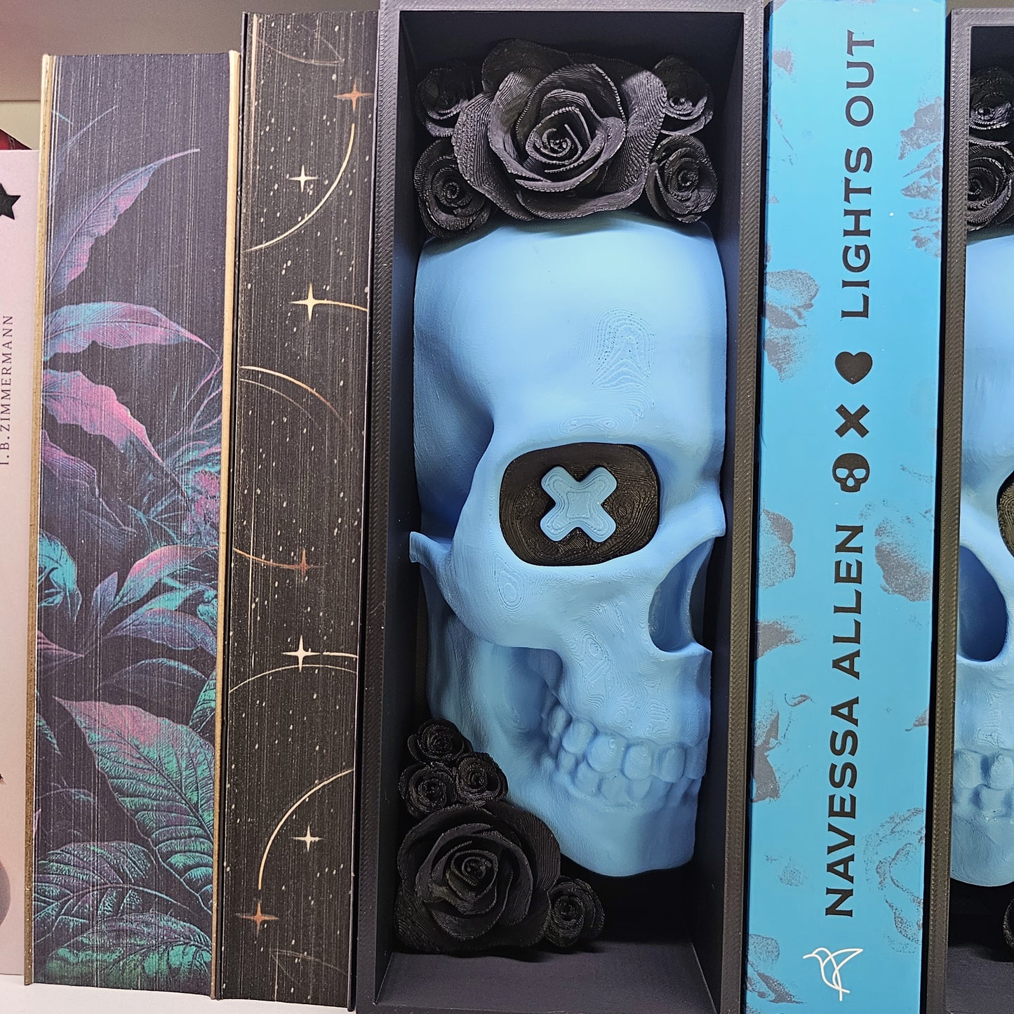 Book Nook LO Edition Skull with Roses Black/Blue Set/Single | 3D Print | Bookend | Bookshelf Decoration