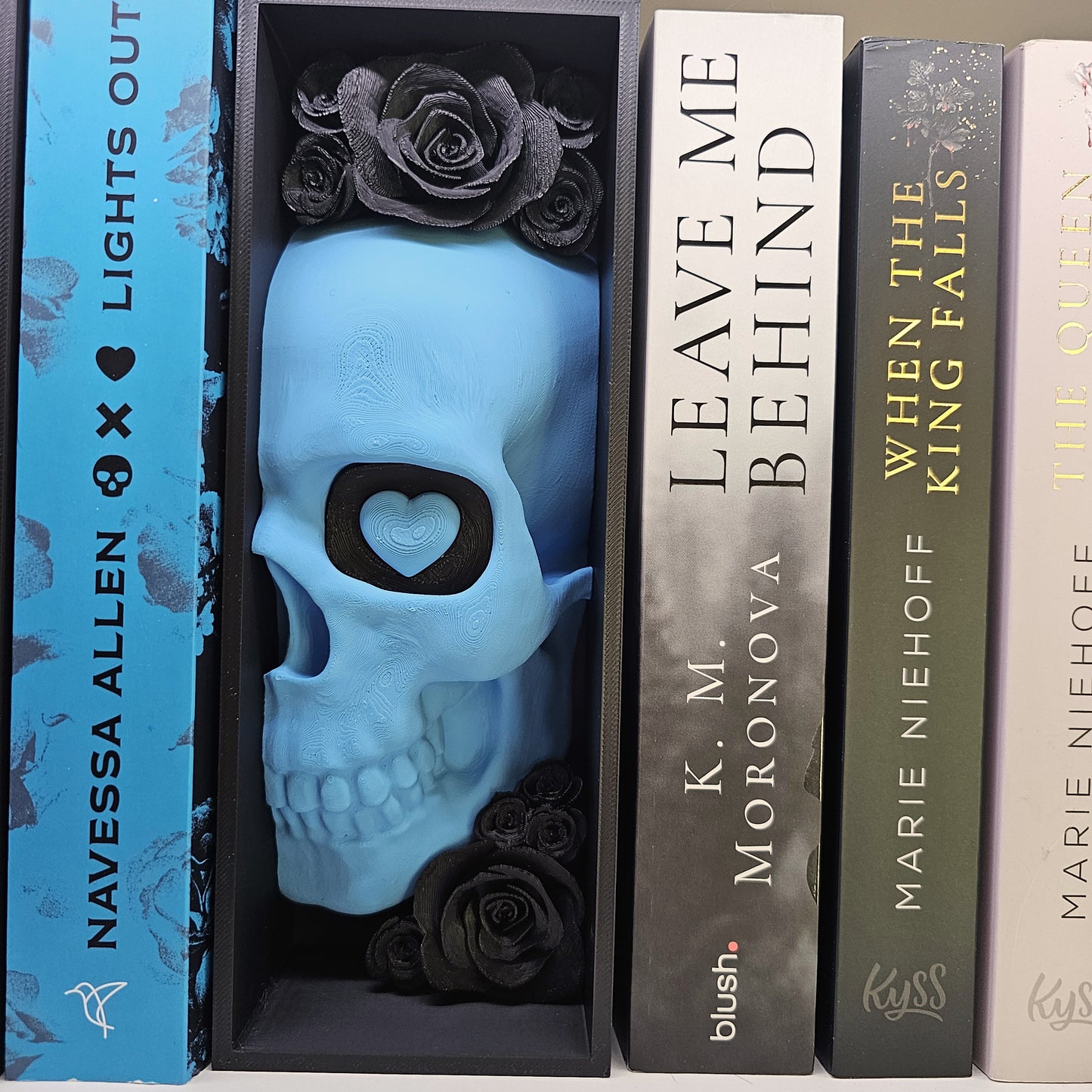 Book Nook LO Edition Skull with Roses Black/Blue Set/Single | 3D Print | Bookend | Bookshelf Decoration