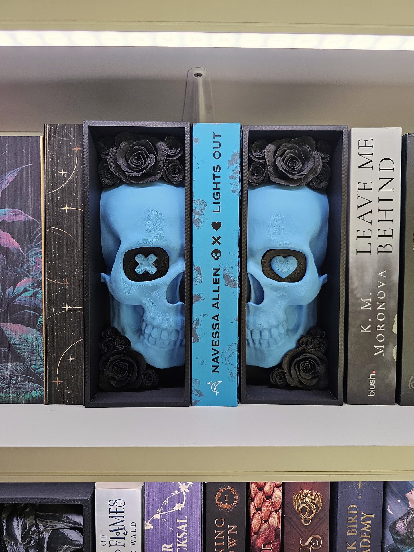 Book Nook LO Edition Skull with Roses Black/Blue Set/Single | 3D Print | Bookend | Bookshelf Decoration