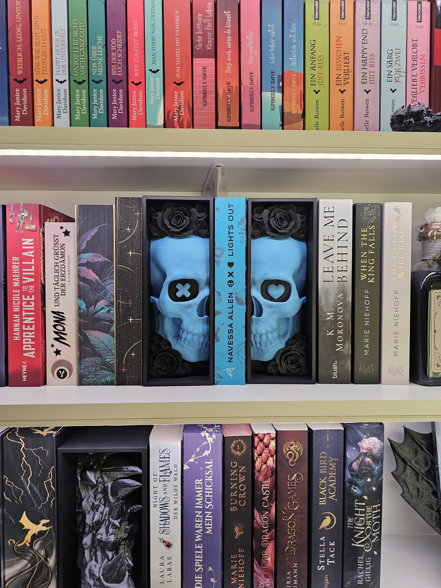 Book Nook LO Edition Skull with Roses Black/Blue Set/Single | 3D Print | Bookend | Bookshelf Decoration