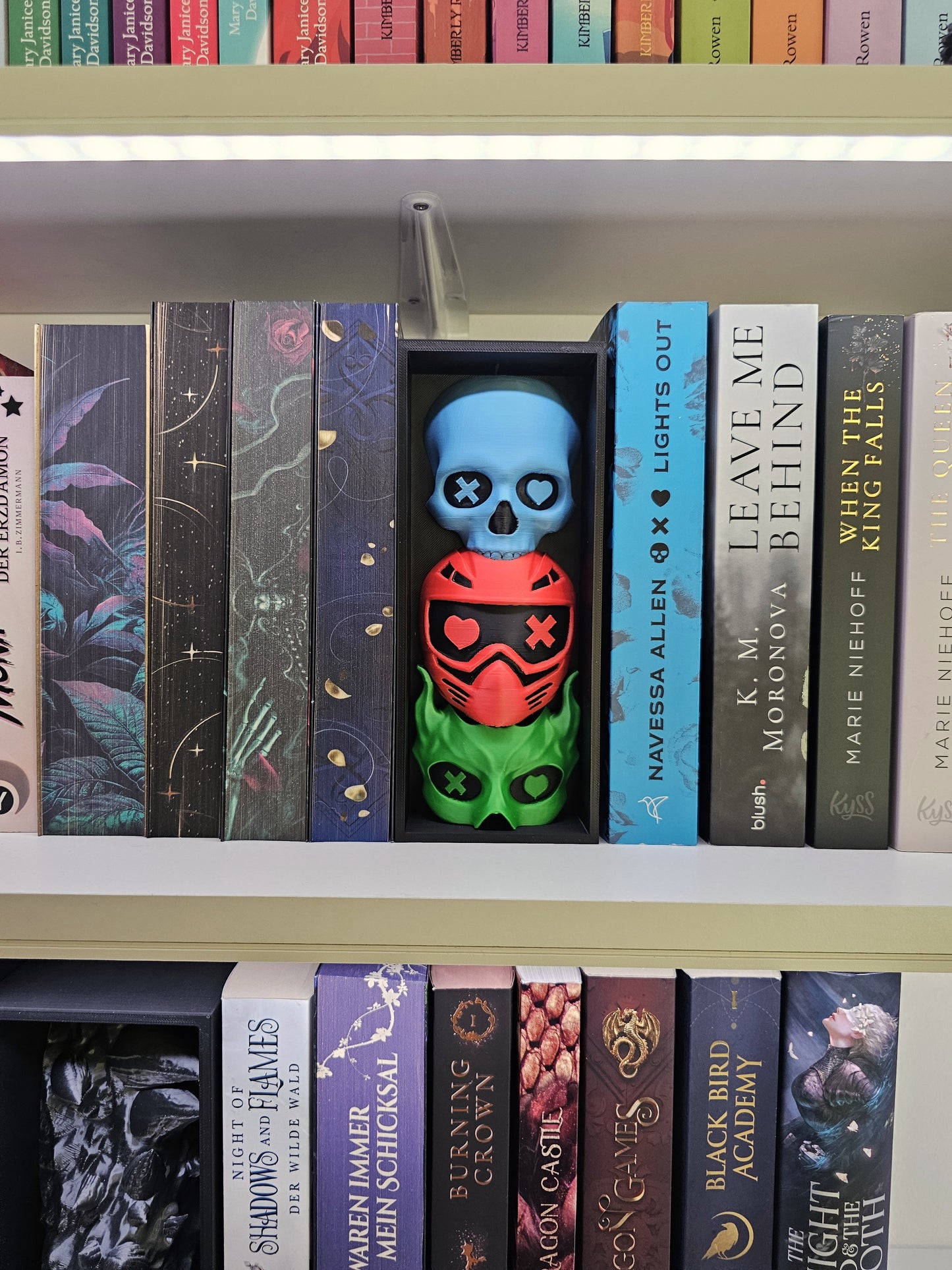 Book Nook LO Edition Masken Schwarz/Blau/Rot/Grün | 3D Druck | Buchstütze | Dekoration Bücherregal