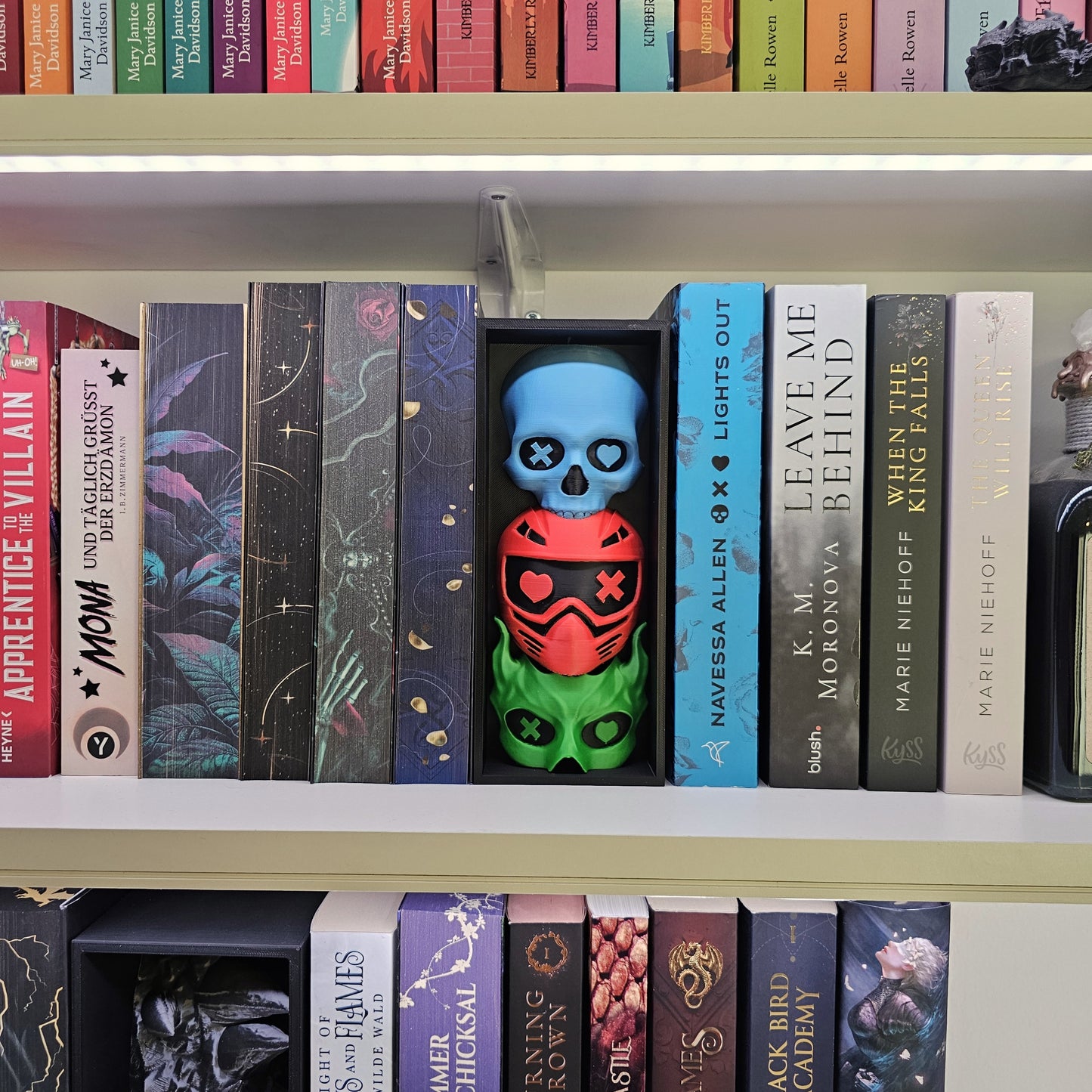 Book Nook LO Edition Masken Schwarz/Blau/Rot/Grün | 3D Druck | Buchstütze | Dekoration Bücherregal
