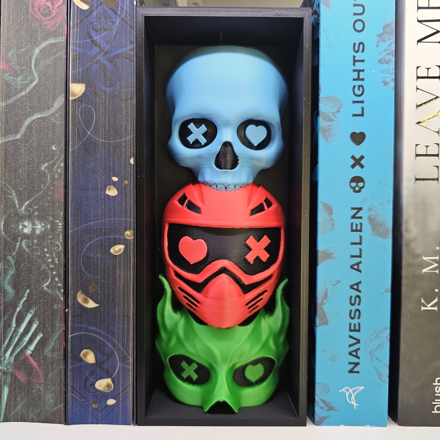 Book Nook LO Edition Masken Schwarz/Blau/Rot/Grün | 3D Druck | Buchstütze | Dekoration Bücherregal