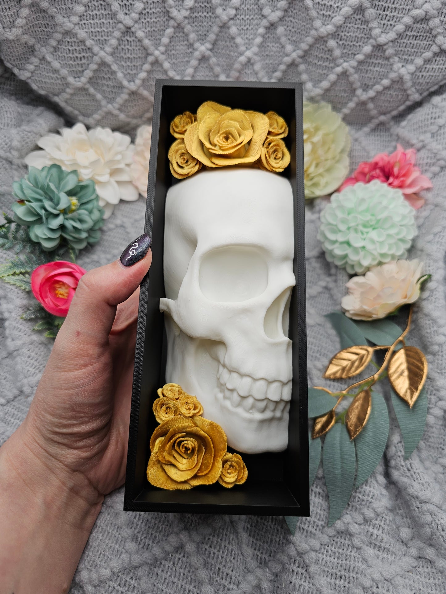 Book Nook Skull White with Roses 8 Colors to choose from Set/Single | 3D Print | Bookend | Bookshelf Decoration