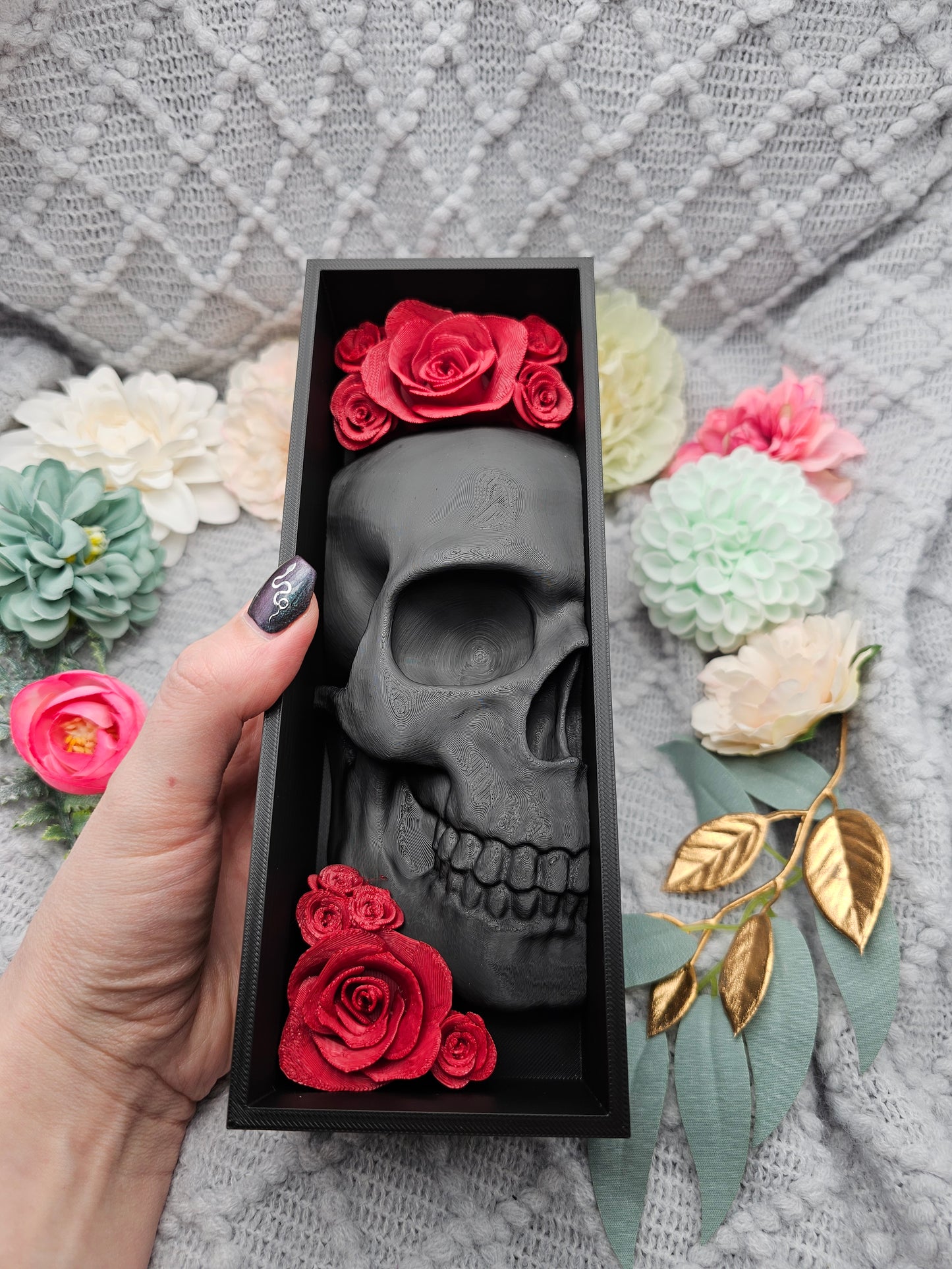 Book Nook Skull Black with Roses 8 Colors to Choose From Set/Single | 3D Print | Bookend | Bookshelf Decoration