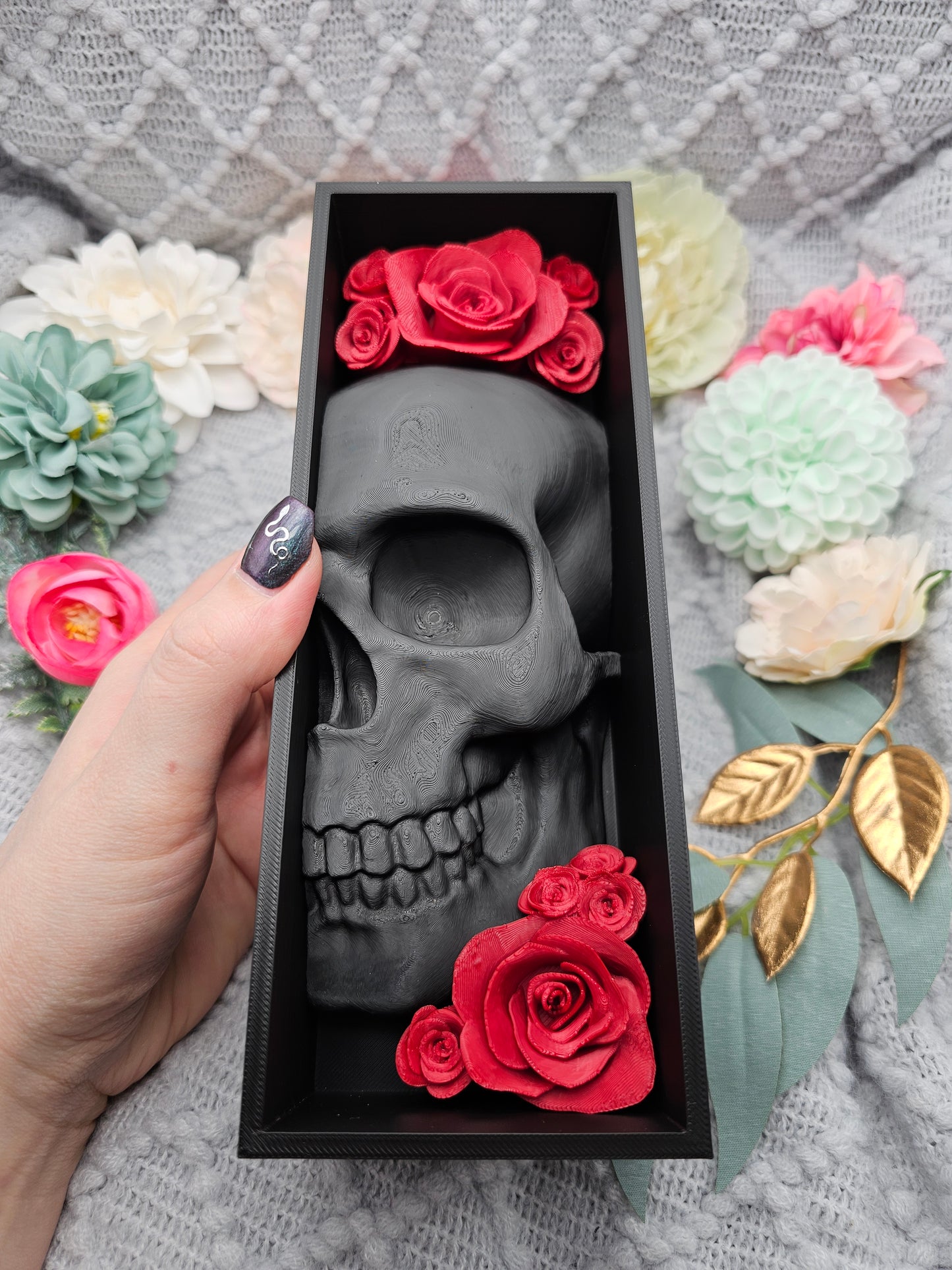Book Nook Skull Black with Roses 8 Colors to Choose From Set/Single | 3D Print | Bookend | Bookshelf Decoration