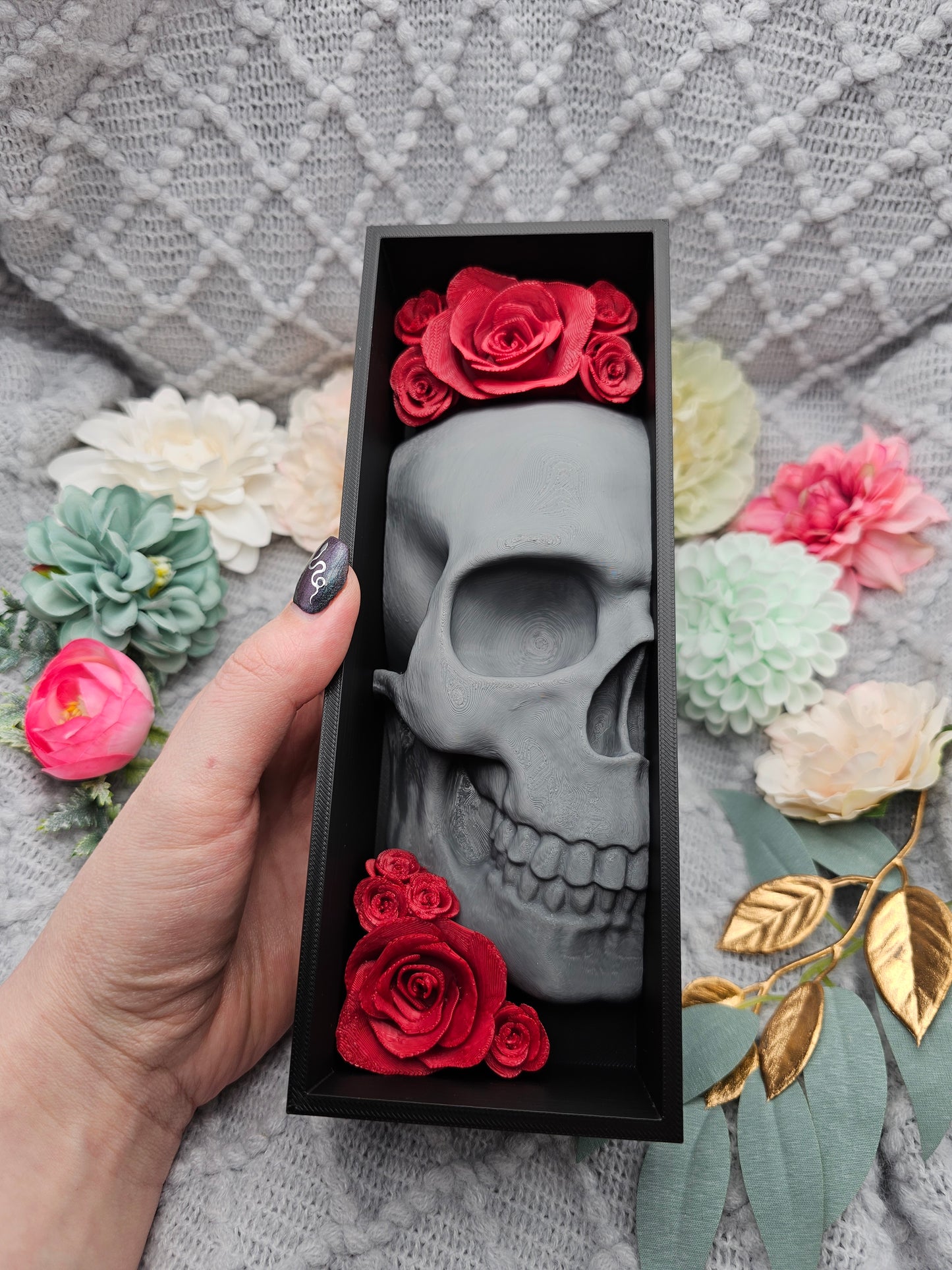 Book Nook Skull Grey with Roses 8 Colors to Choose From Set/Single | 3D Print | Bookend | Bookshelf Decoration