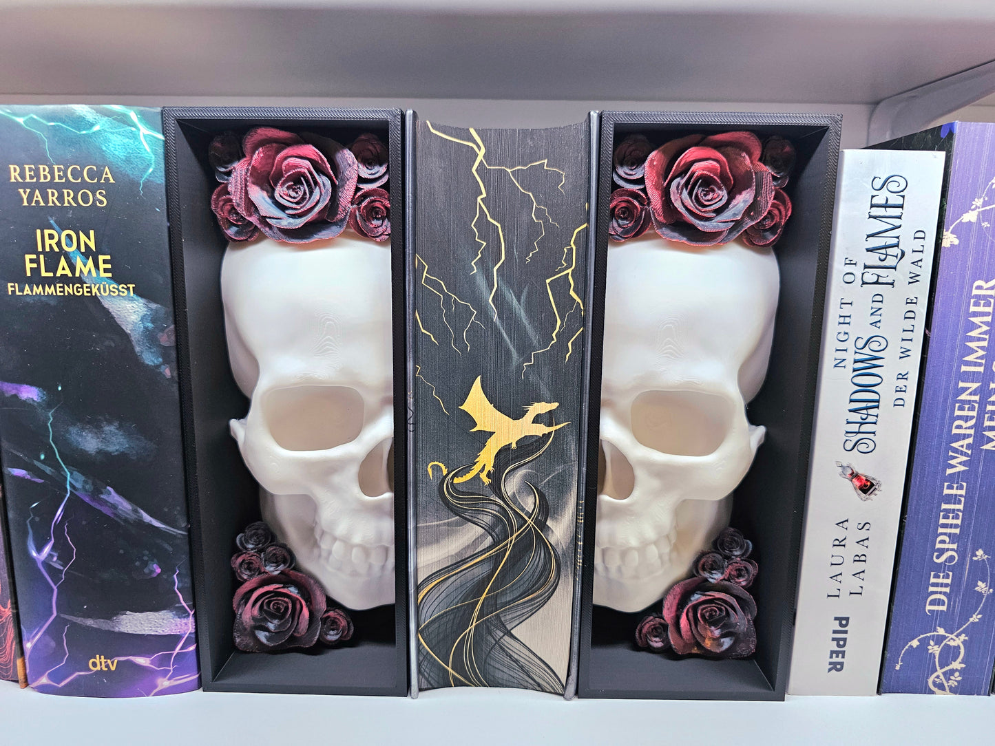 Book Nook Skull White with Roses 8 Colors to choose from Set/Single | 3D Print | Bookend | Bookshelf Decoration