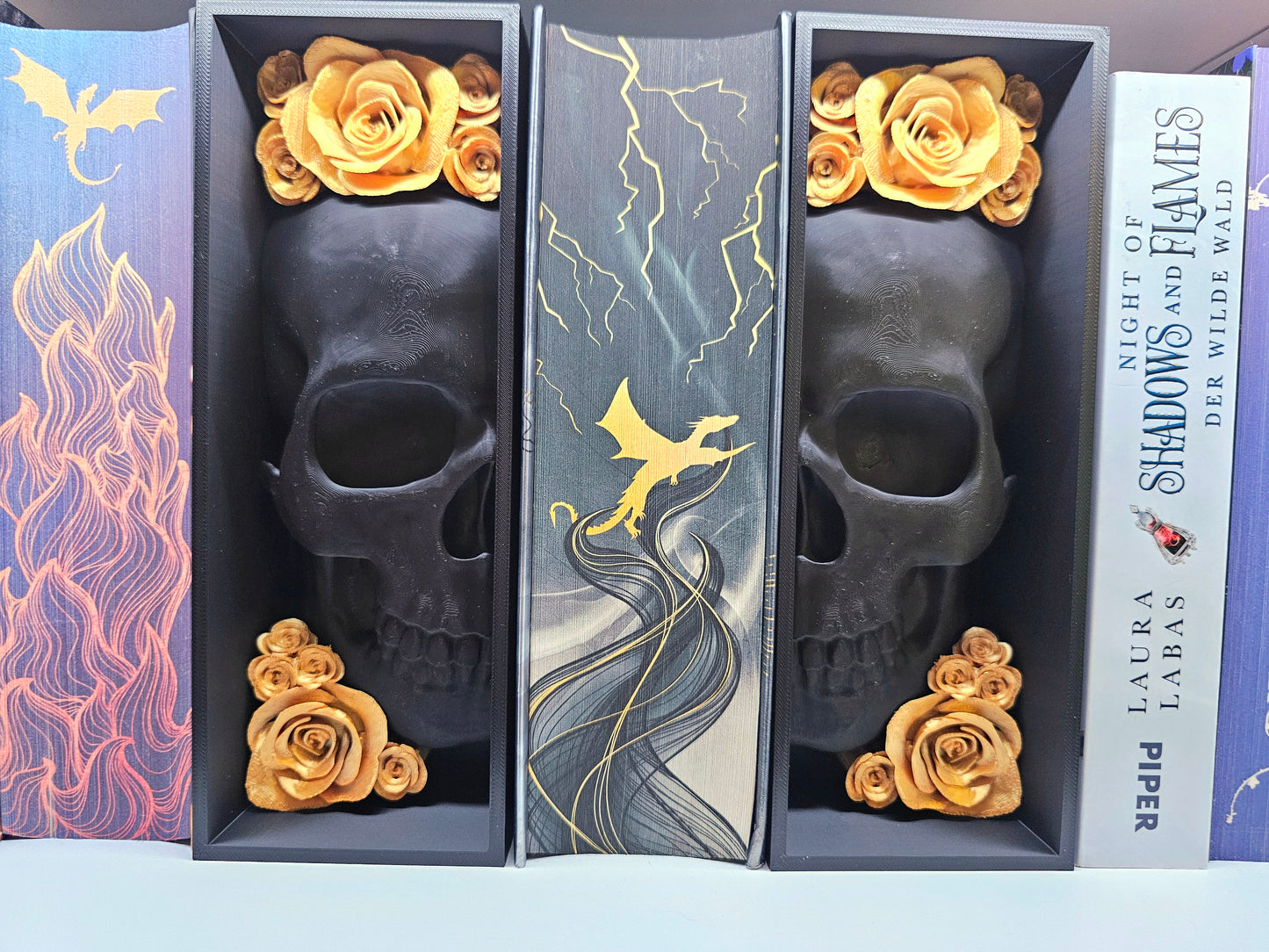 Book Nook Skull Black with Roses 8 Colors to Choose From Set/Single | 3D Print | Bookend | Bookshelf Decoration