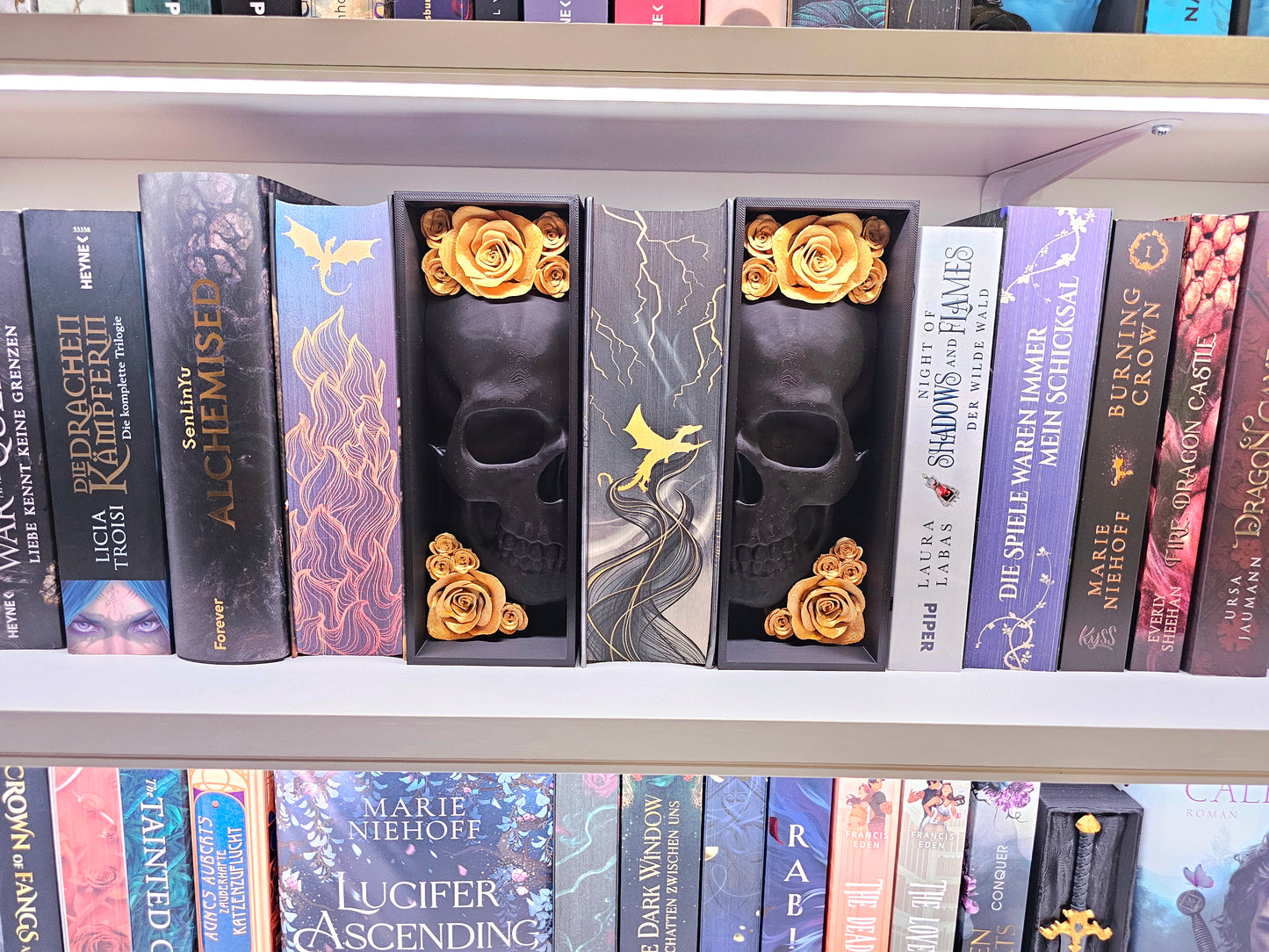 Book Nook Skull Black with Roses 8 Colors to Choose From Set/Single | 3D Print | Bookend | Bookshelf Decoration