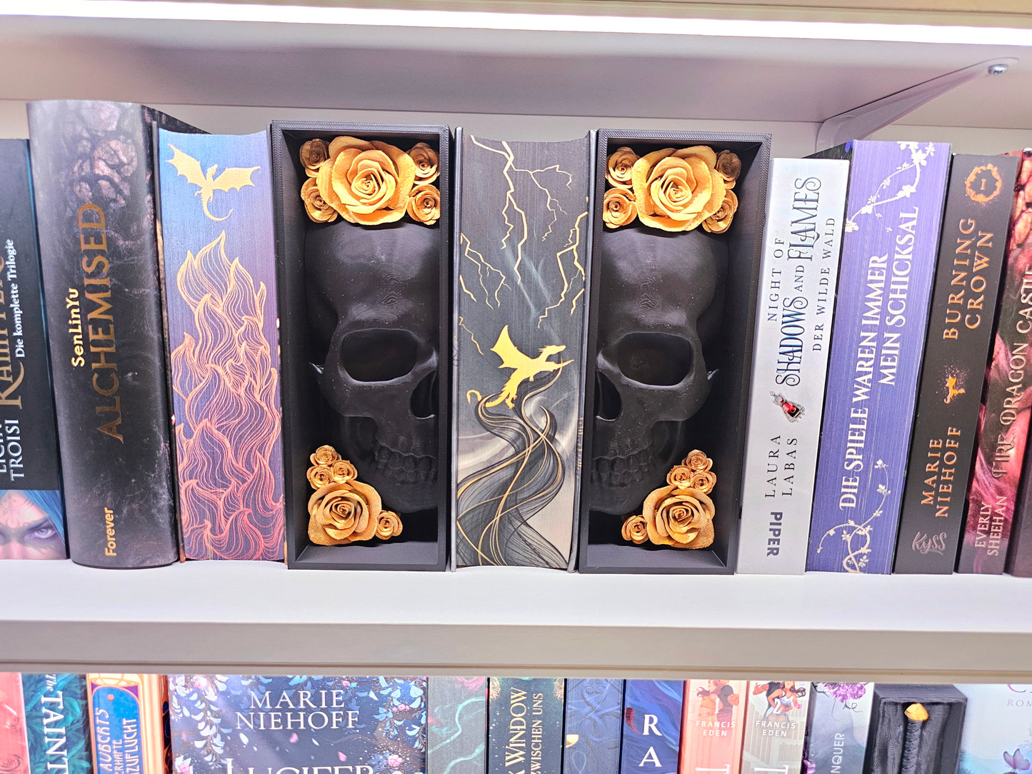 Book Nook Skull Black with Roses 8 Colors to Choose From Set/Single | 3D Print | Bookend | Bookshelf Decoration