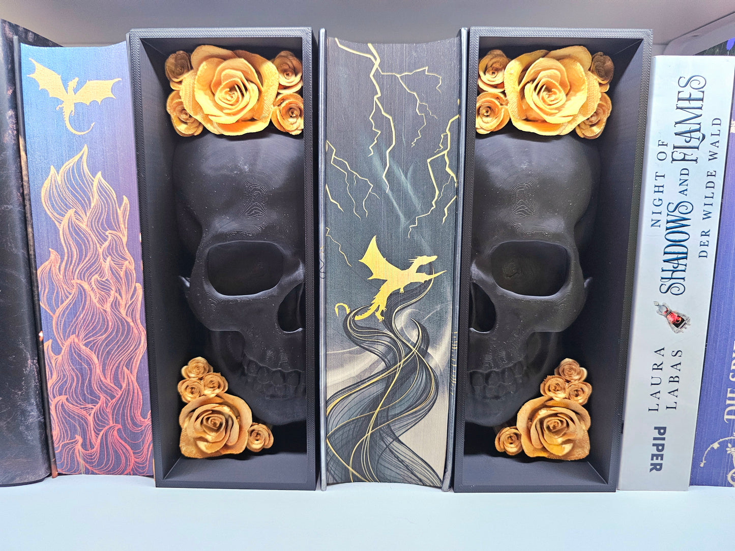 Book Nook Skull Black with Roses 8 Colors to Choose From Set/Single | 3D Print | Bookend | Bookshelf Decoration