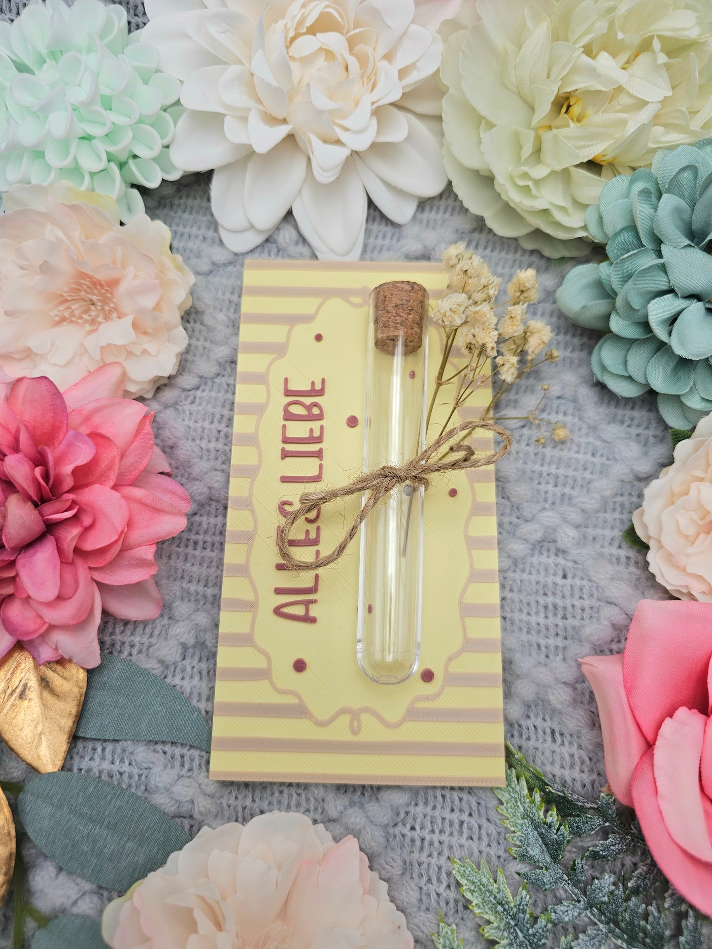 Wish Fulfilment Card with Test Tube | Yellow | Choice of Design | 3D Print