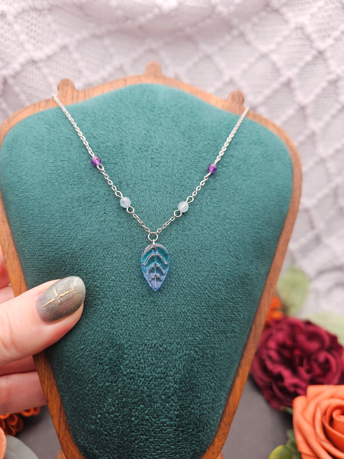 Halskette Blatt Blau-Lila | Aquamarin & Amethyst | Edelstahl